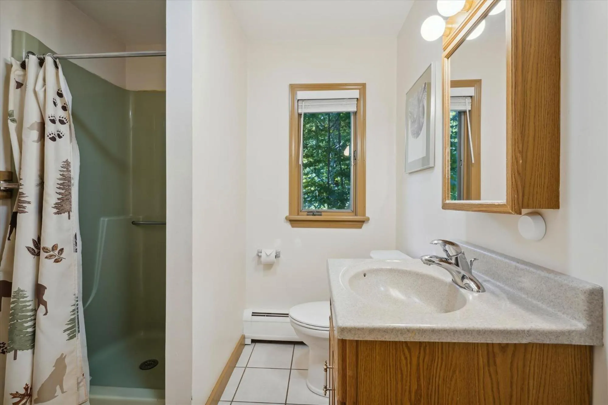 Bathroom in 4-Bedroom Townhouse with Sauna Snow Flake