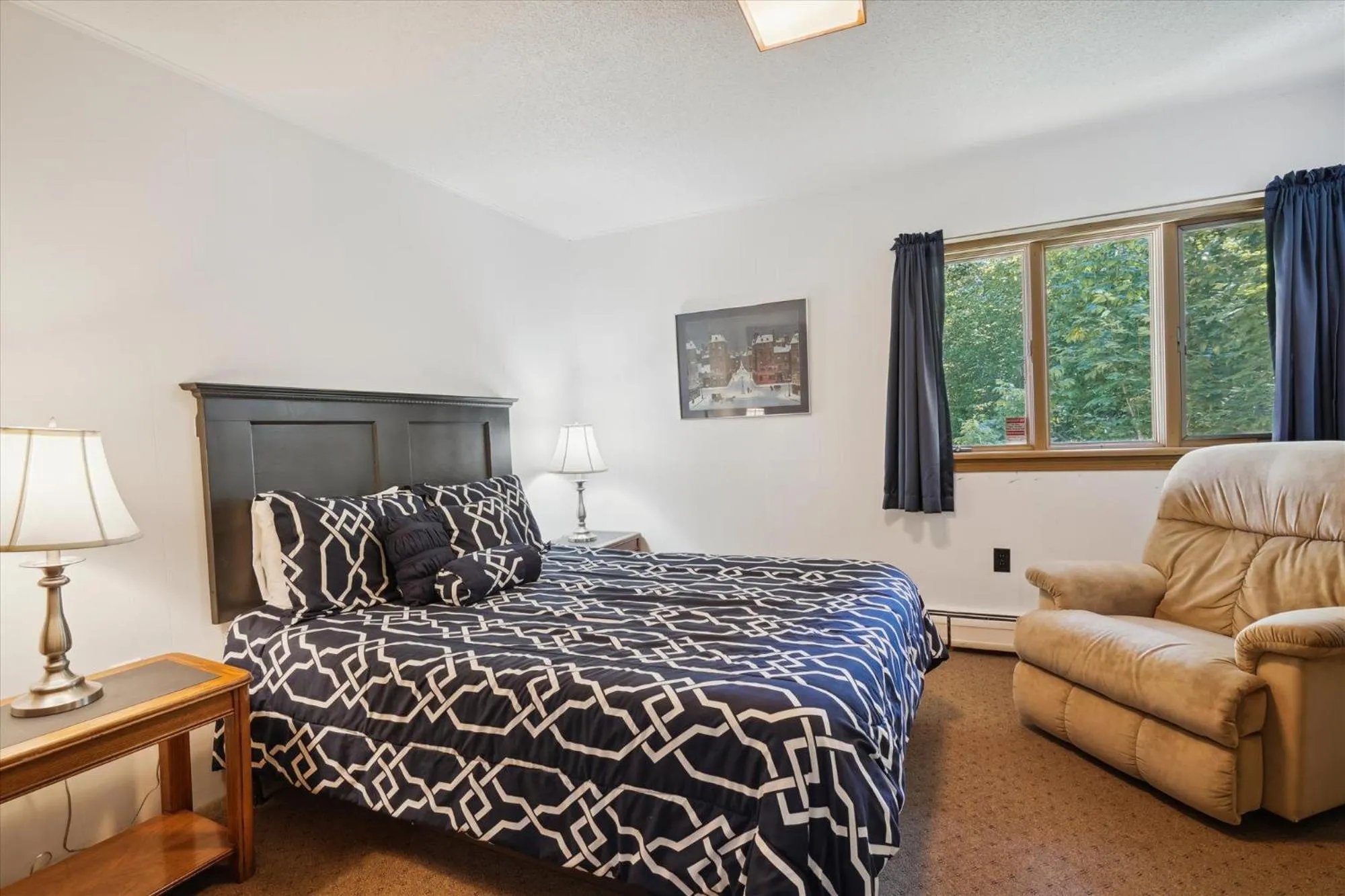 Bed in 4-Bedroom Townhouse with Sauna Snow Flake