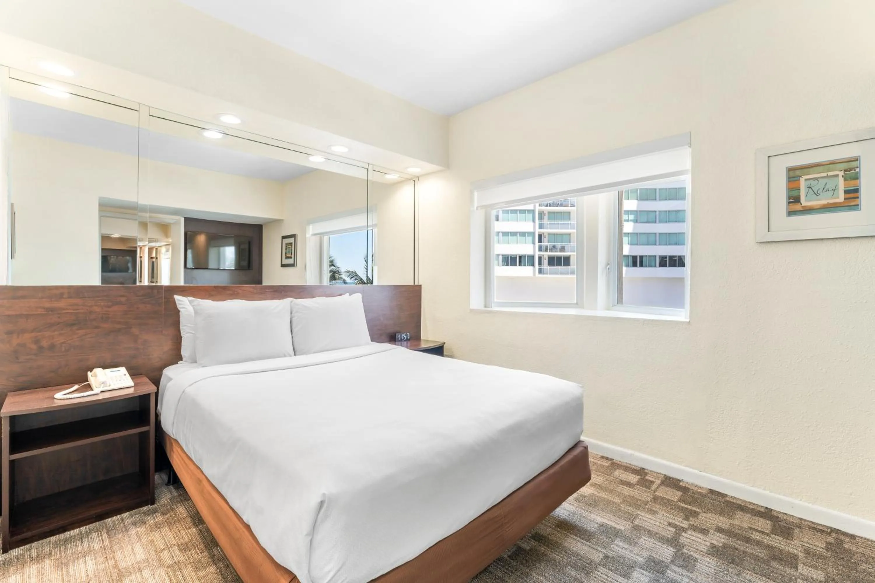 Bedroom, Bed in Crystal Beach Suites Miami Oceanfront Hotel