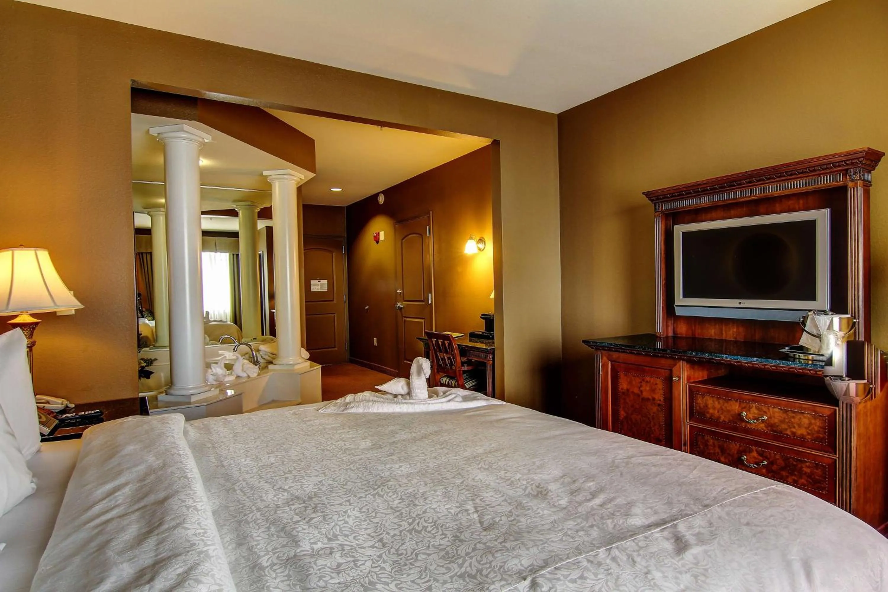 TV and multimedia, Bed in The Wildwood Hotel