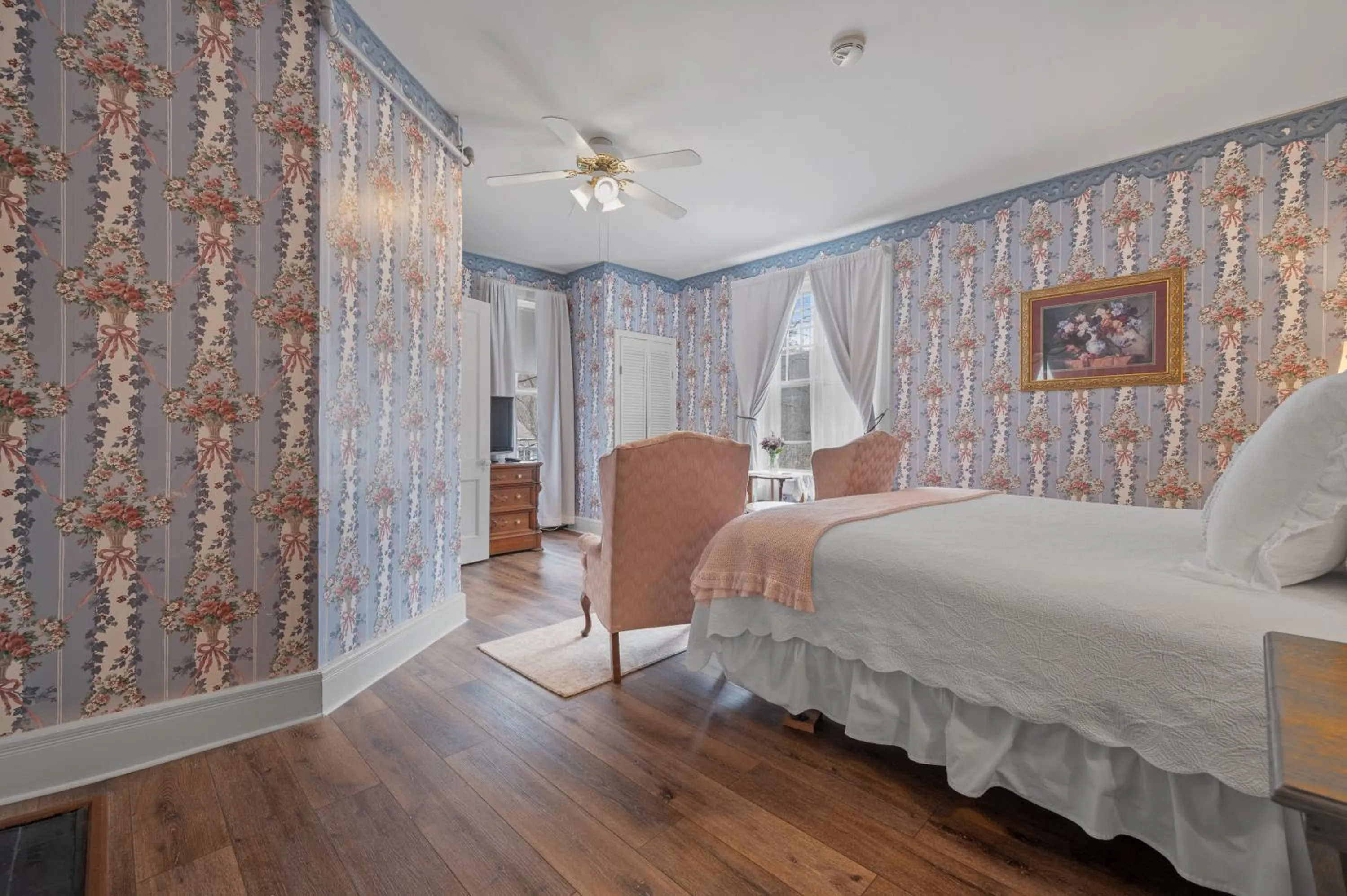 Bed in Brook Farm Inn