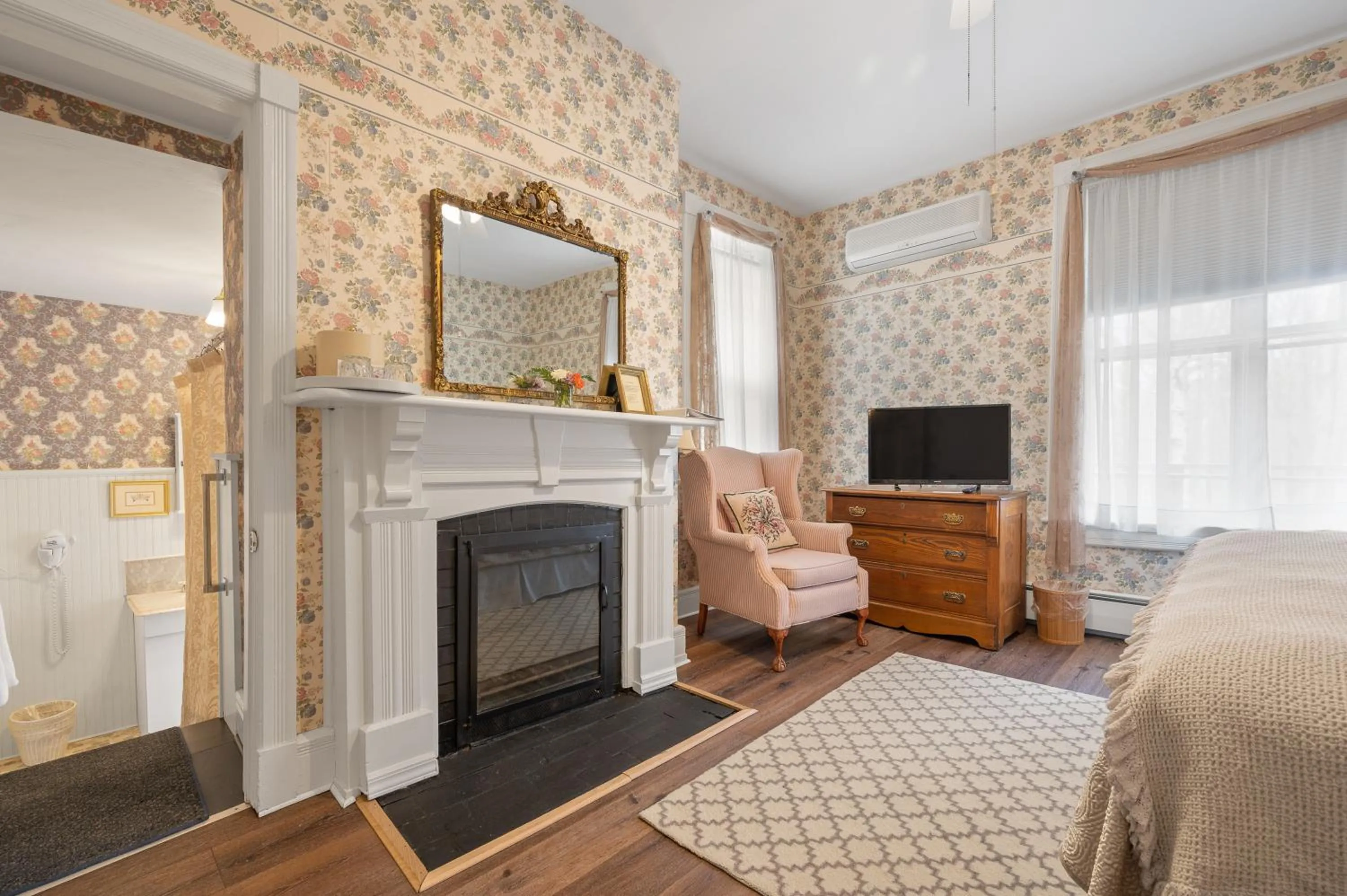 Bed in Brook Farm Inn