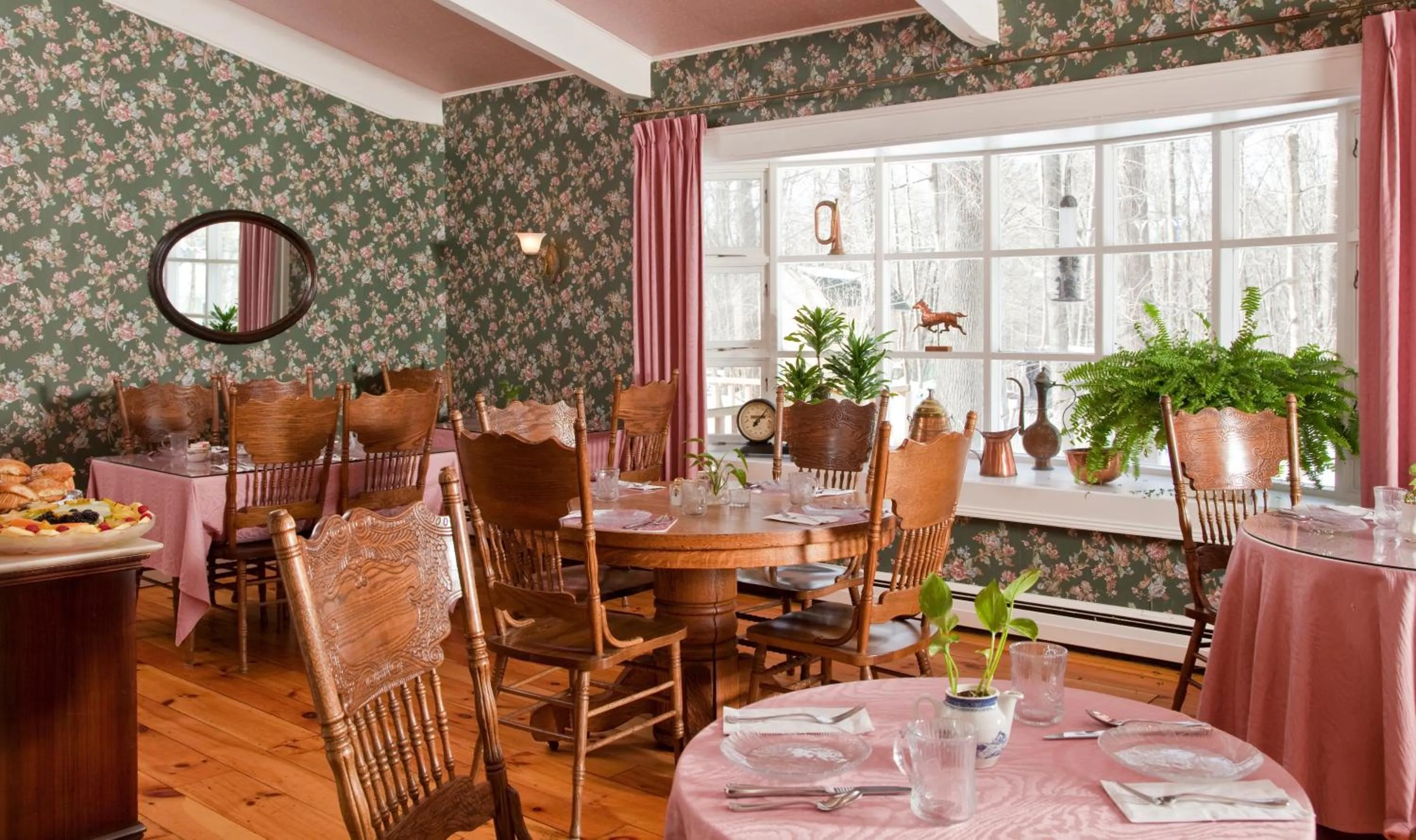 Dining area in Brook Farm Inn