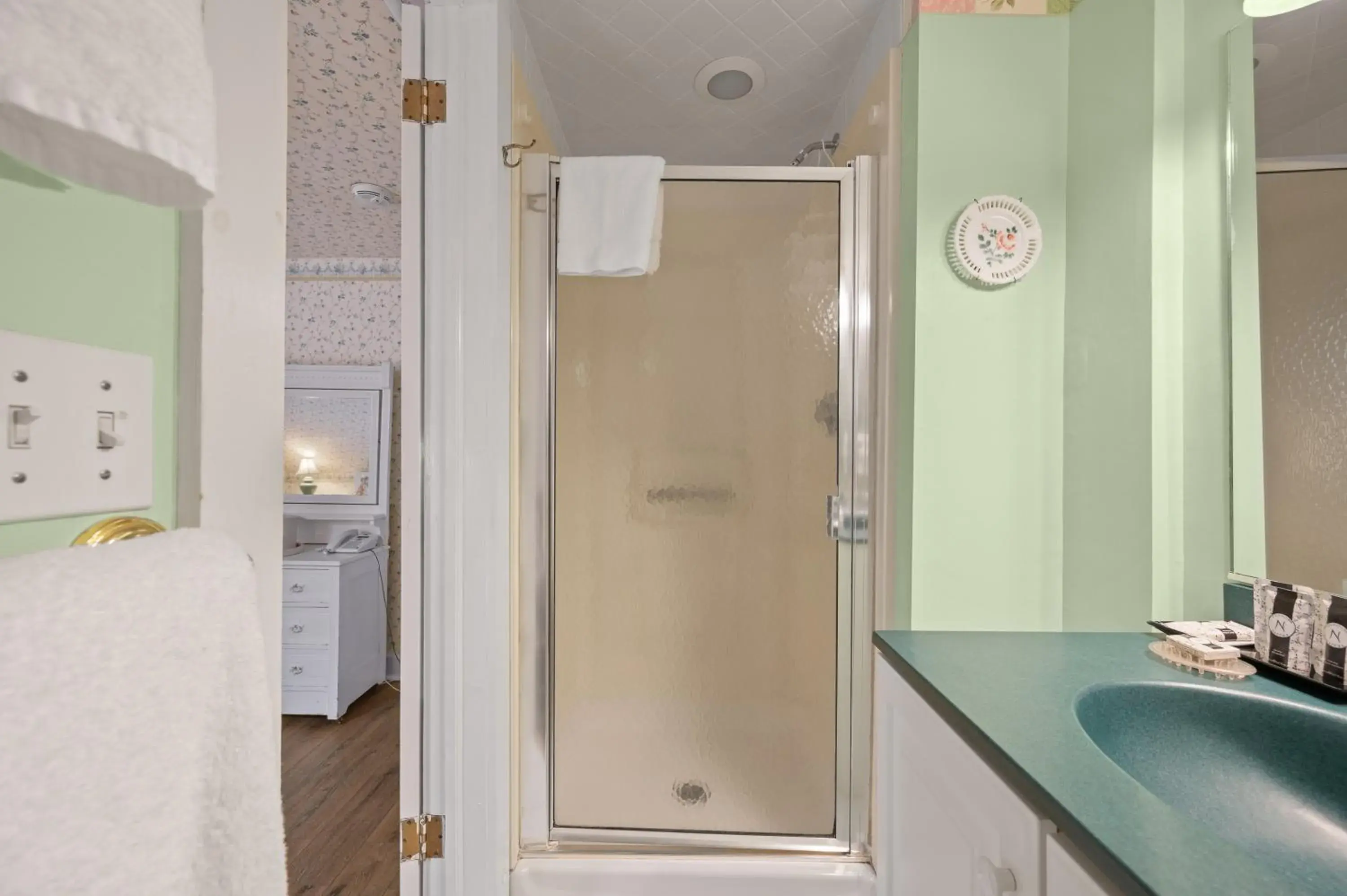 King Room in Brook Farm Inn King Room in Brook Farm Inn