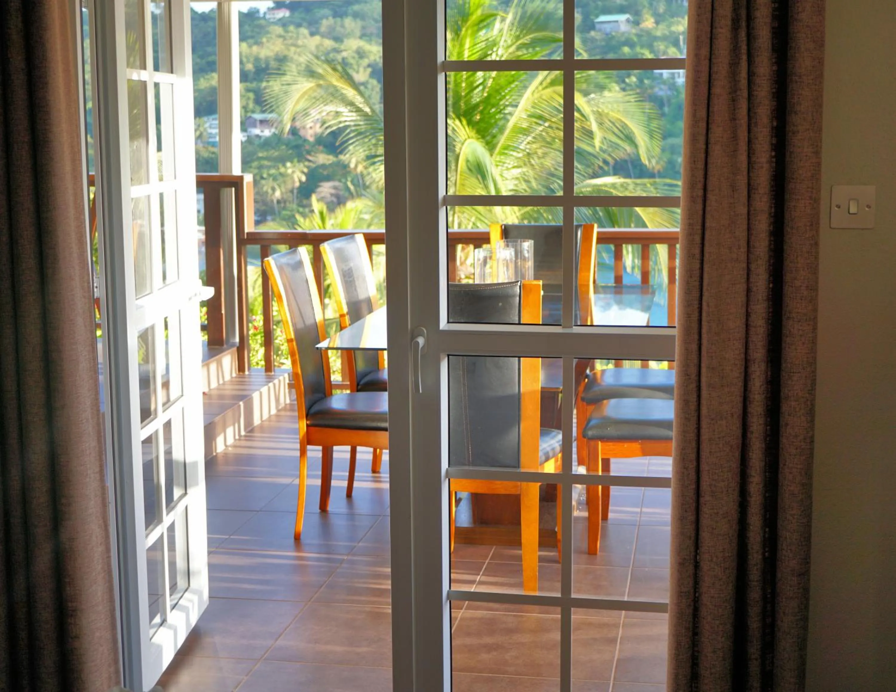 Dining area in Marigot Beach Club & Dive Resort