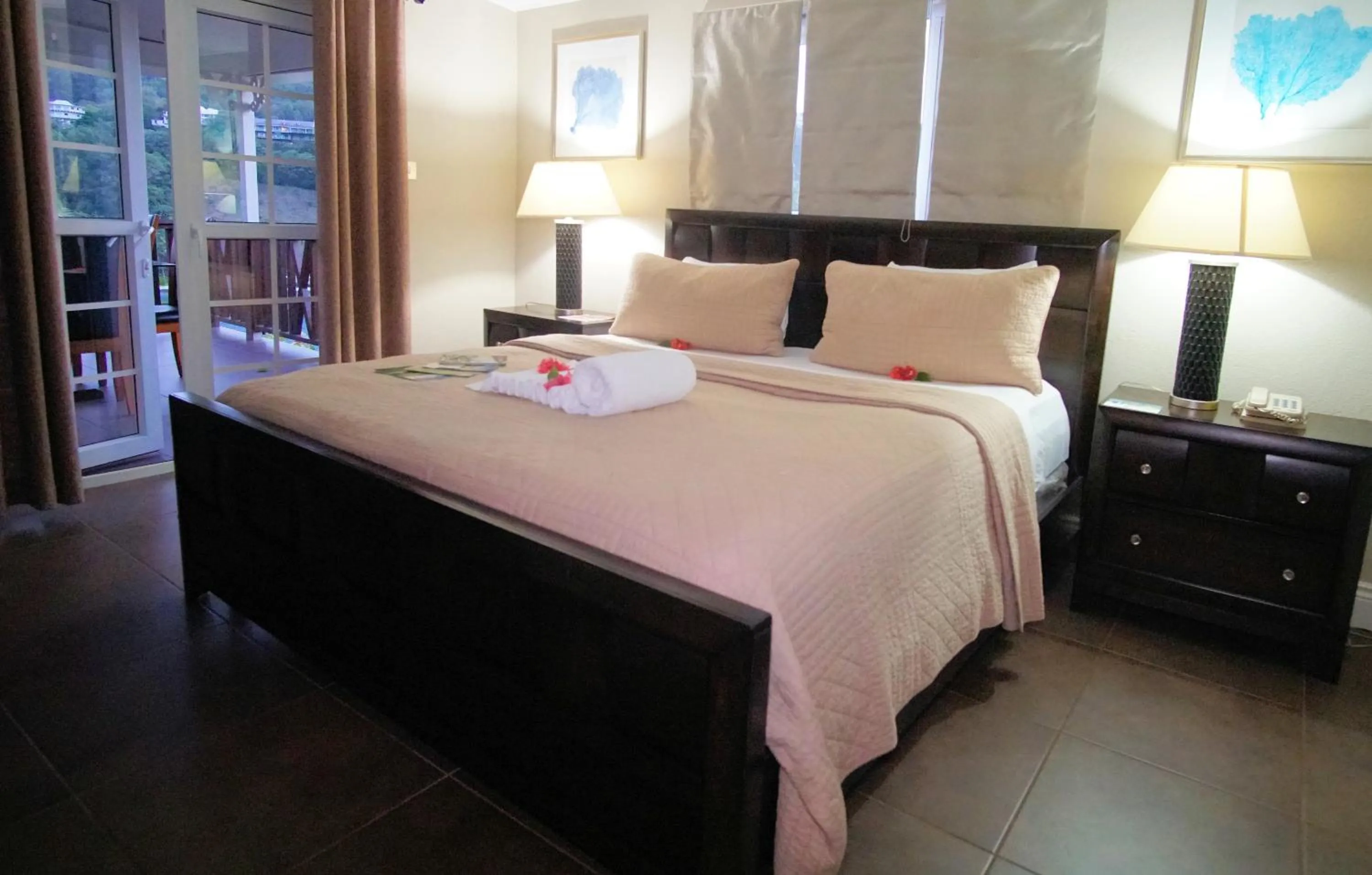 Bedroom, Bed in Marigot Beach Club & Dive Resort