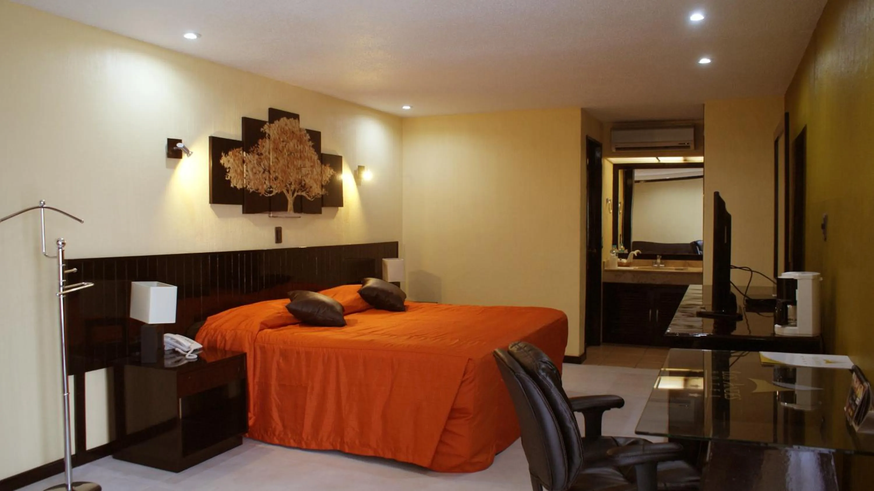 Photo of the whole room, Bed in Los Andes Coatzacoalcos
