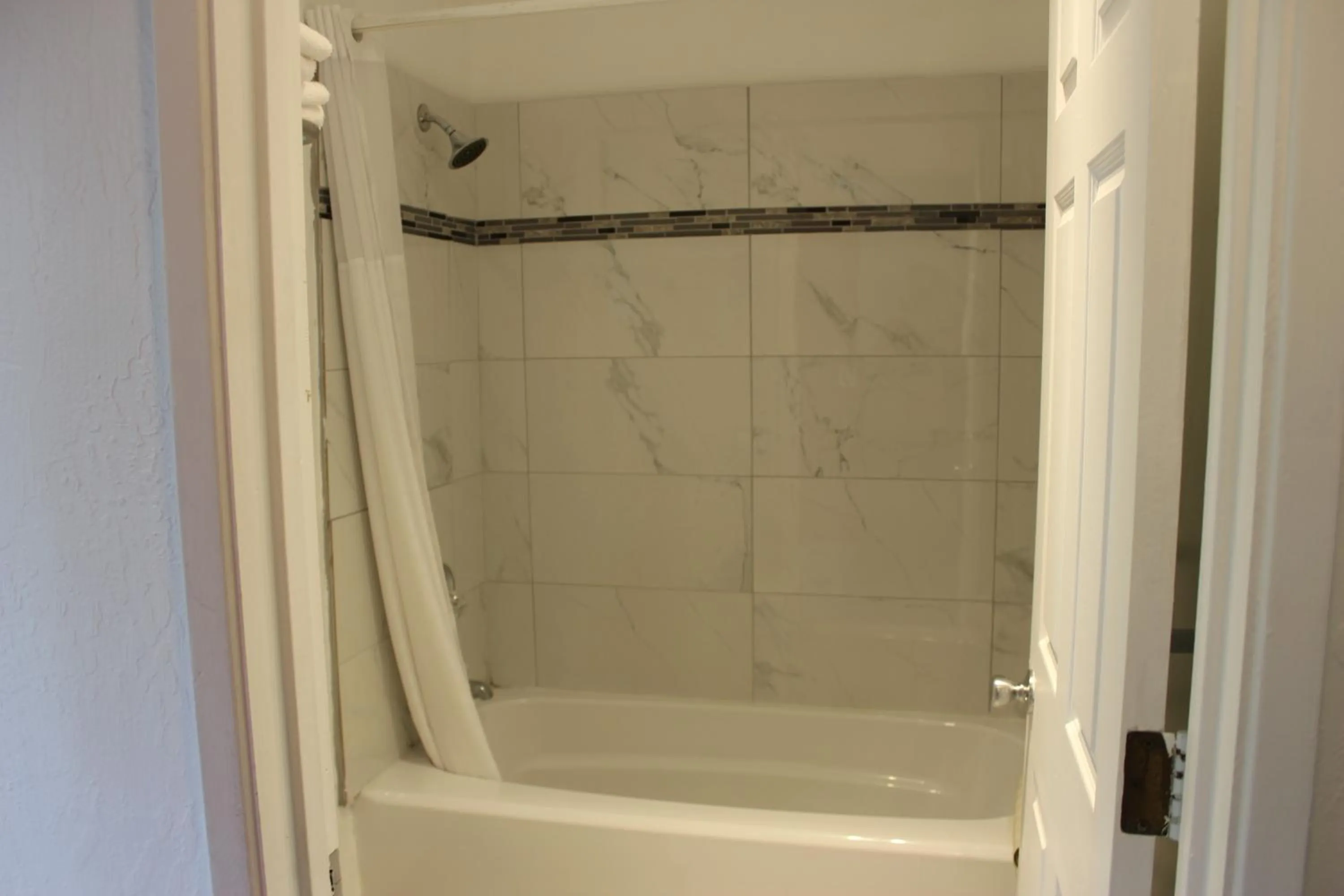 Bathroom in Cedarwood Inn of Ashland