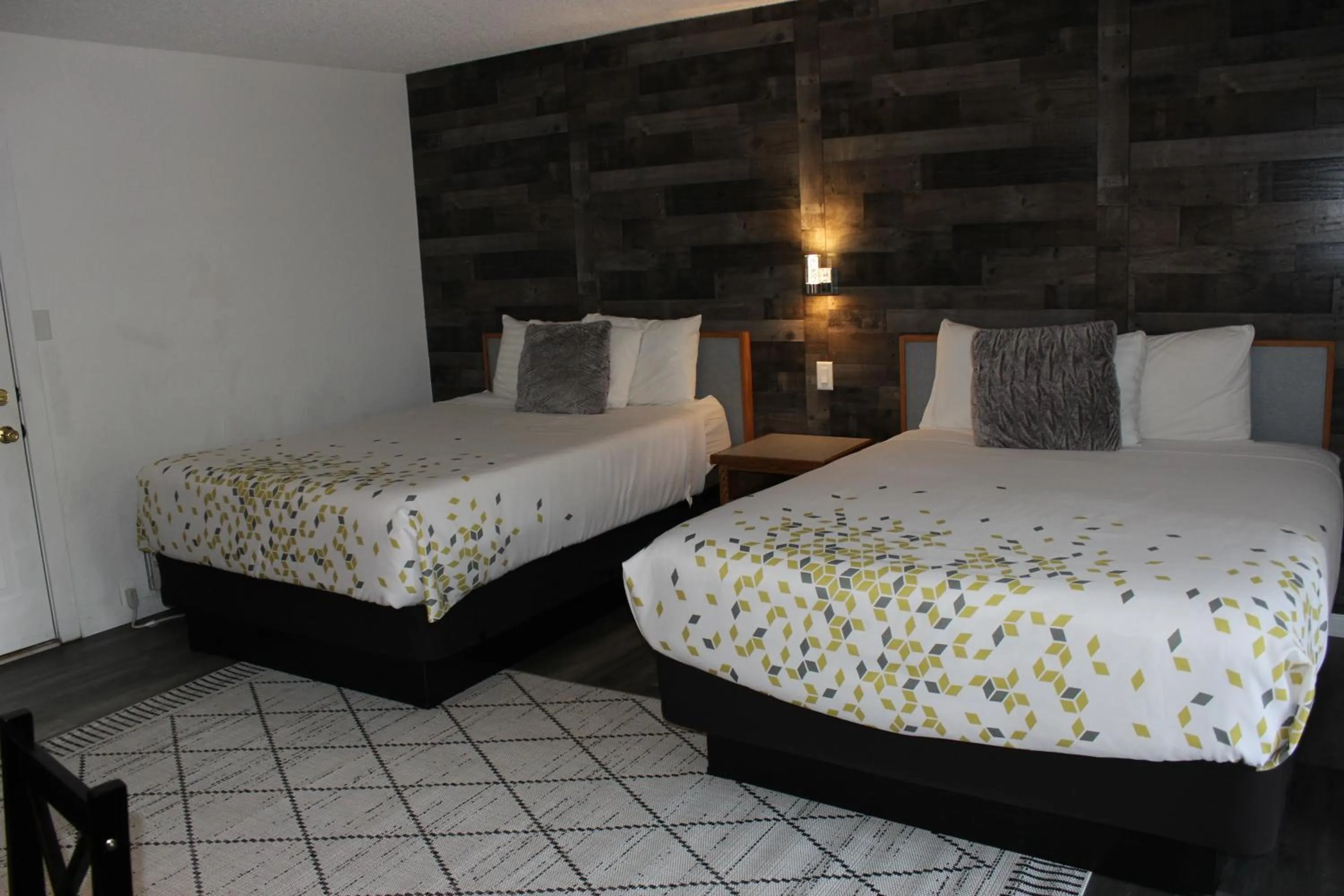 Bed in Cedarwood Inn of Ashland