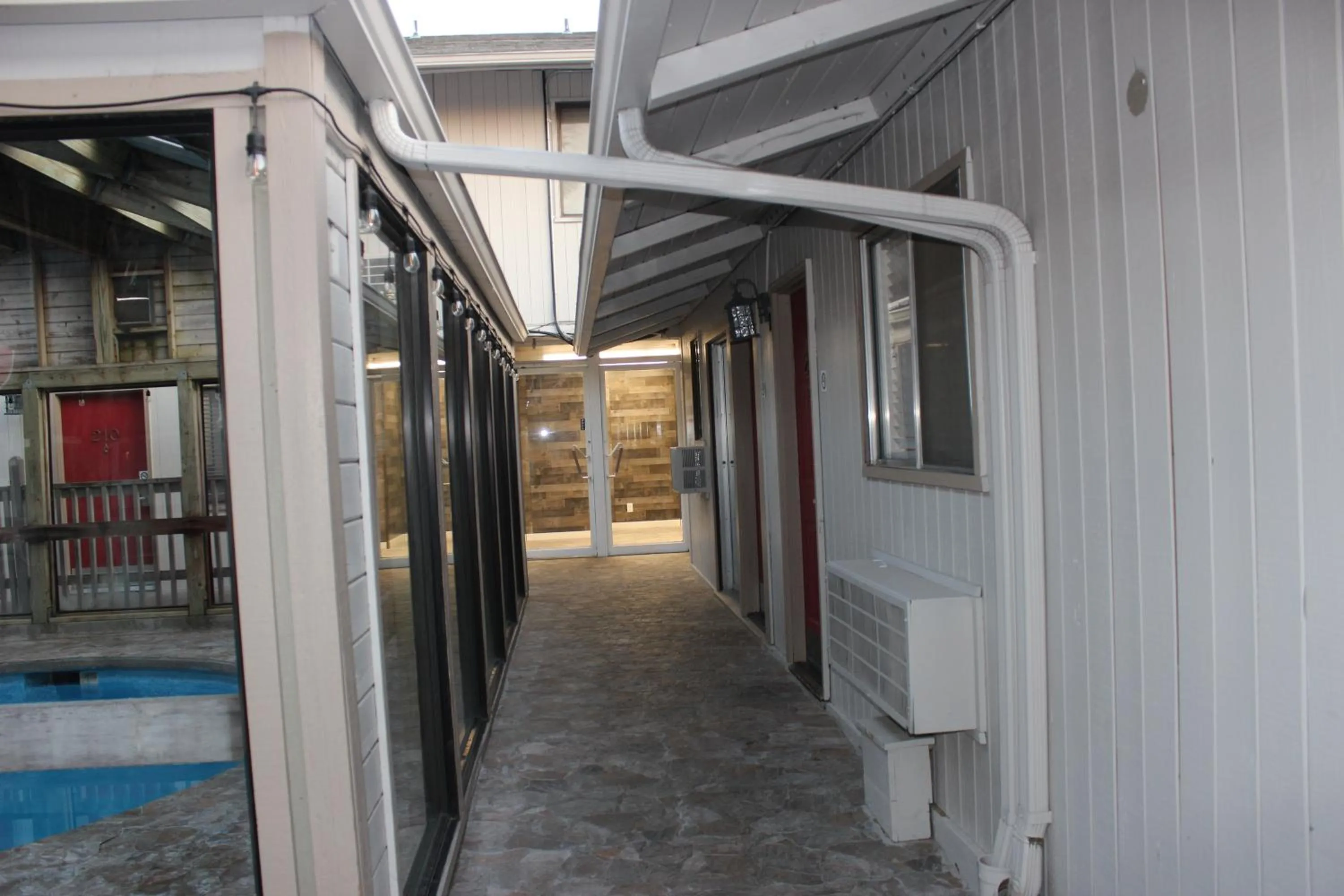 Property building in Cedarwood Inn of Ashland