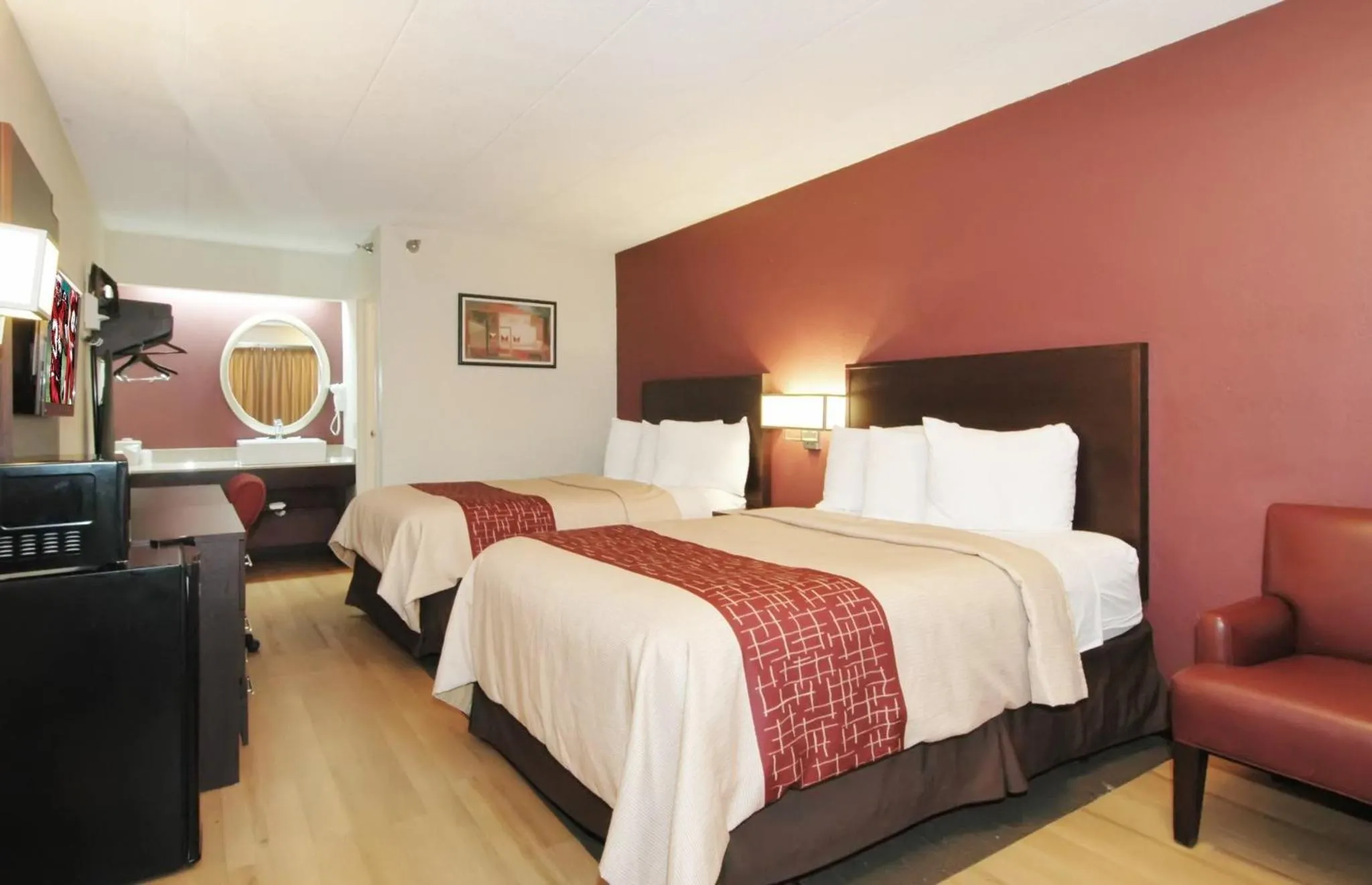 Guests, Bed in Red Roof PLUS Chicago - Hoffman Estates
