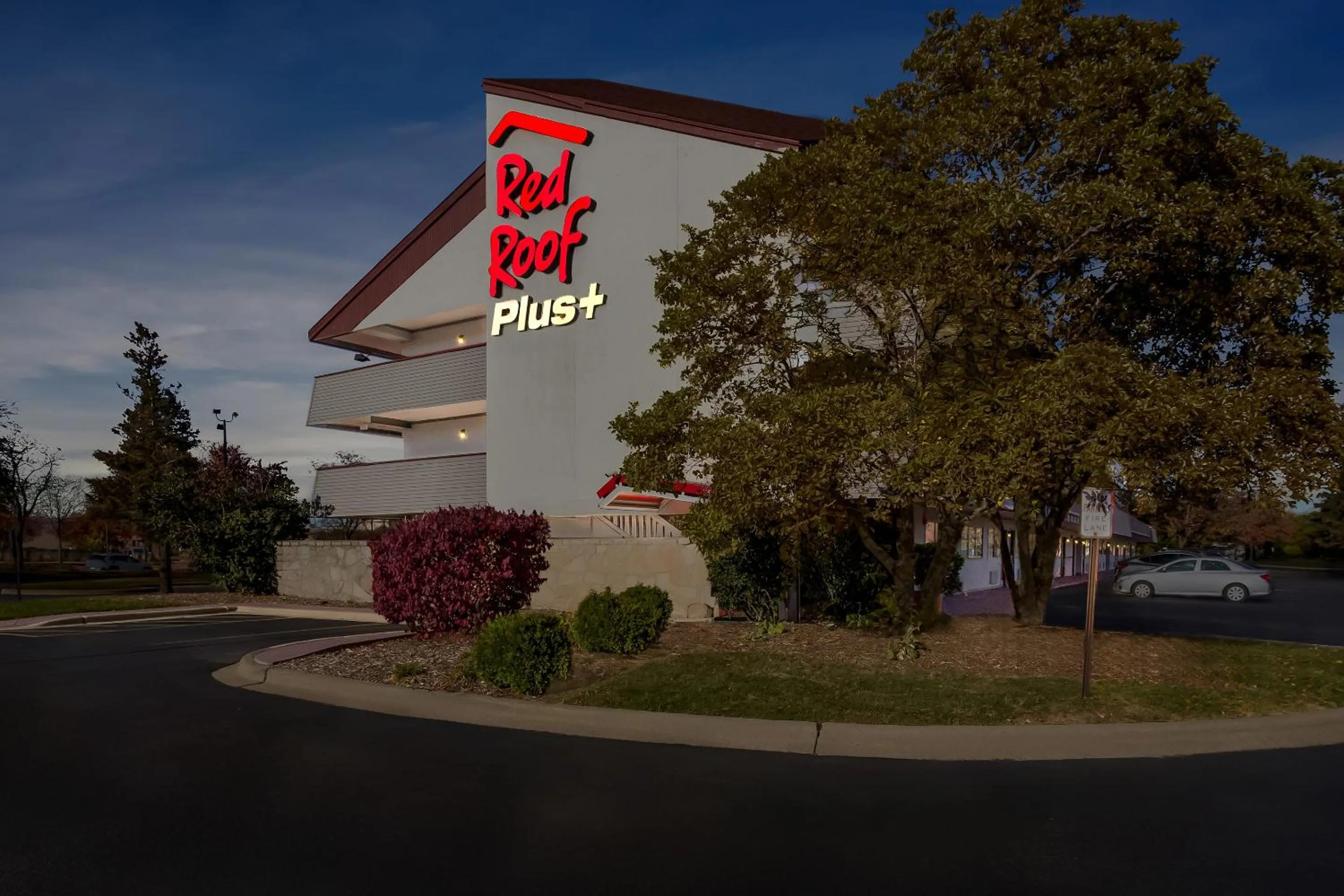 Facade/entrance in Red Roof PLUS Chicago - Hoffman Estates