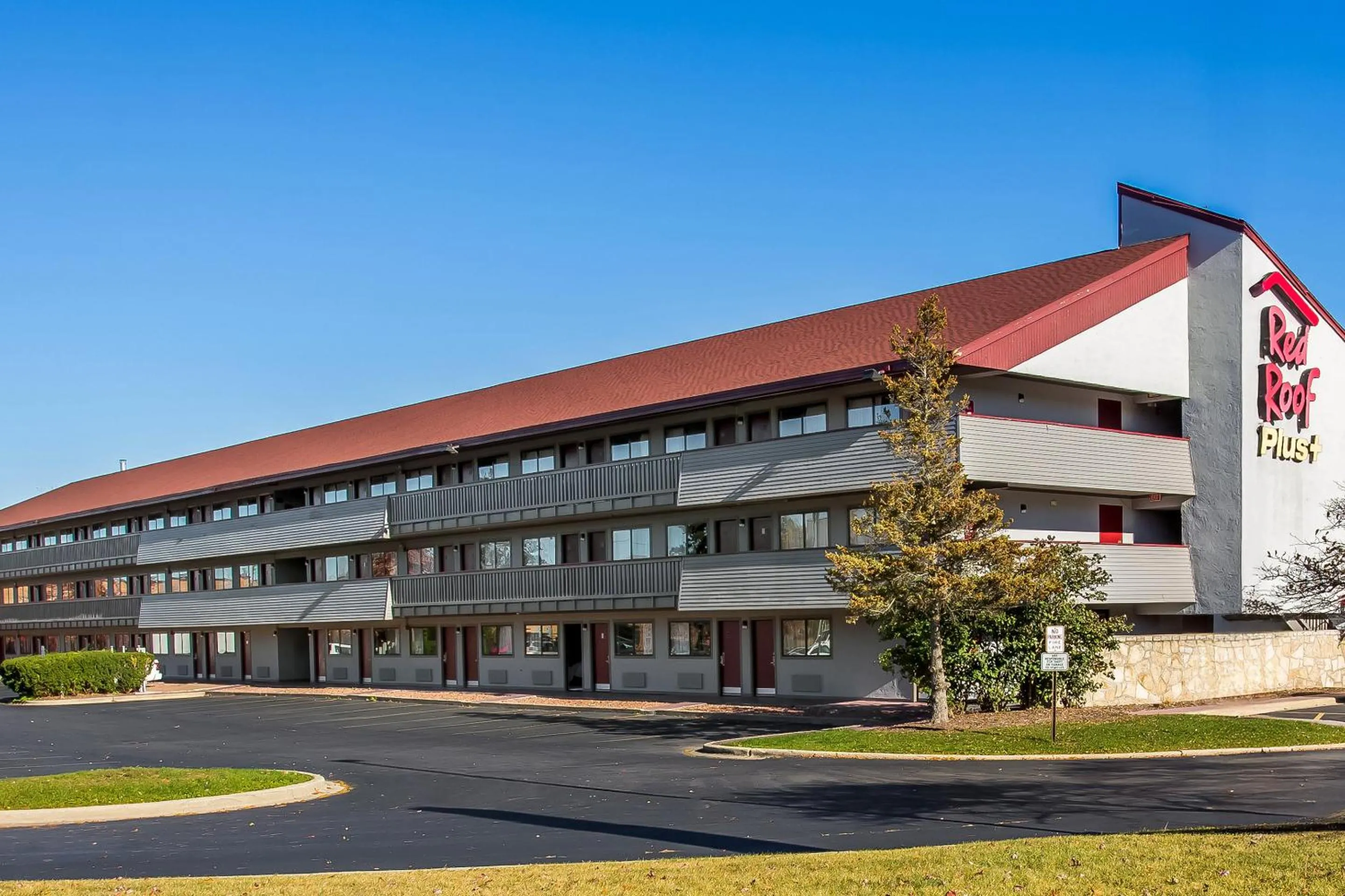 Property building in Red Roof PLUS Chicago - Hoffman Estates