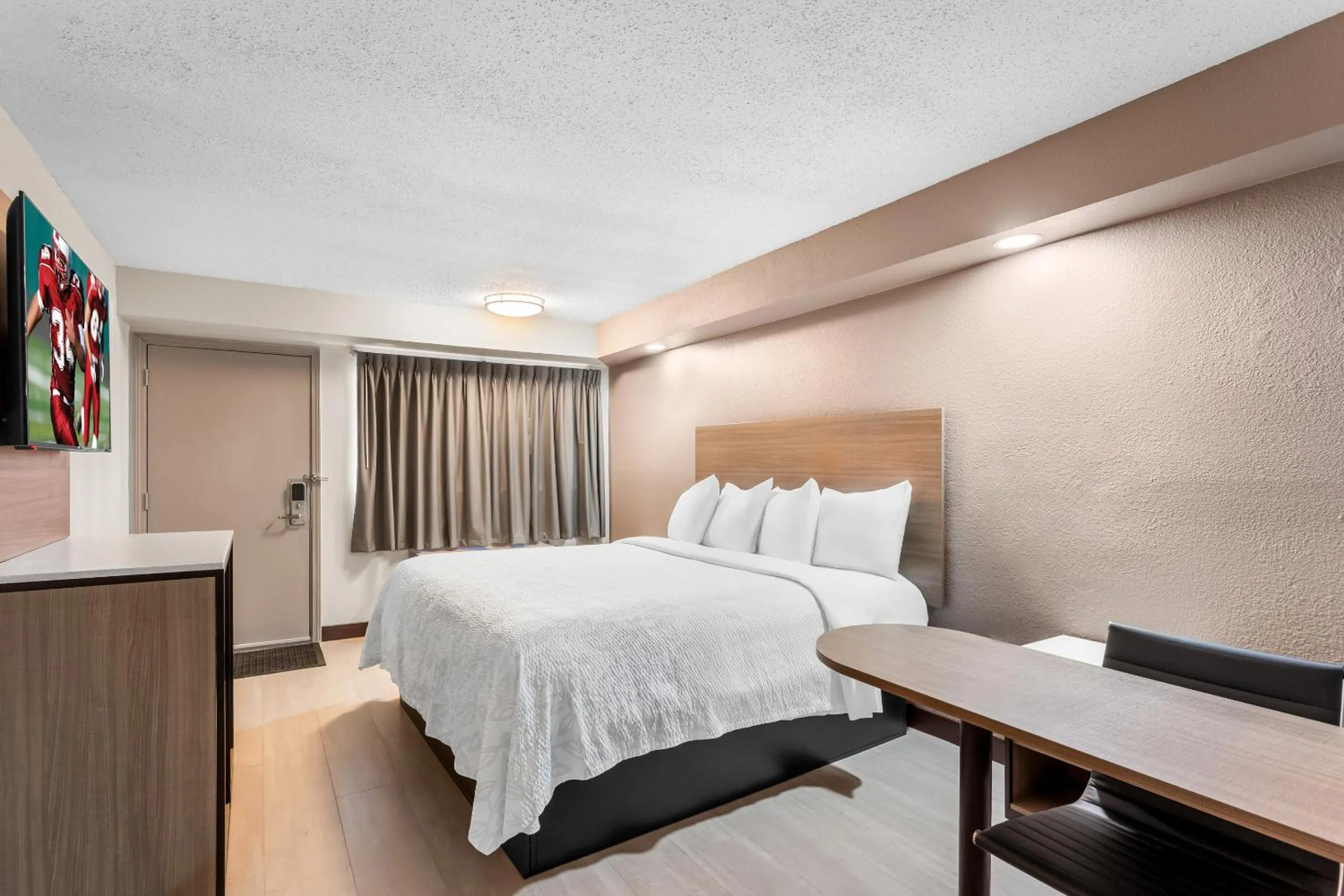 Guests, Bed in Red Roof PLUS Chicago - Hoffman Estates