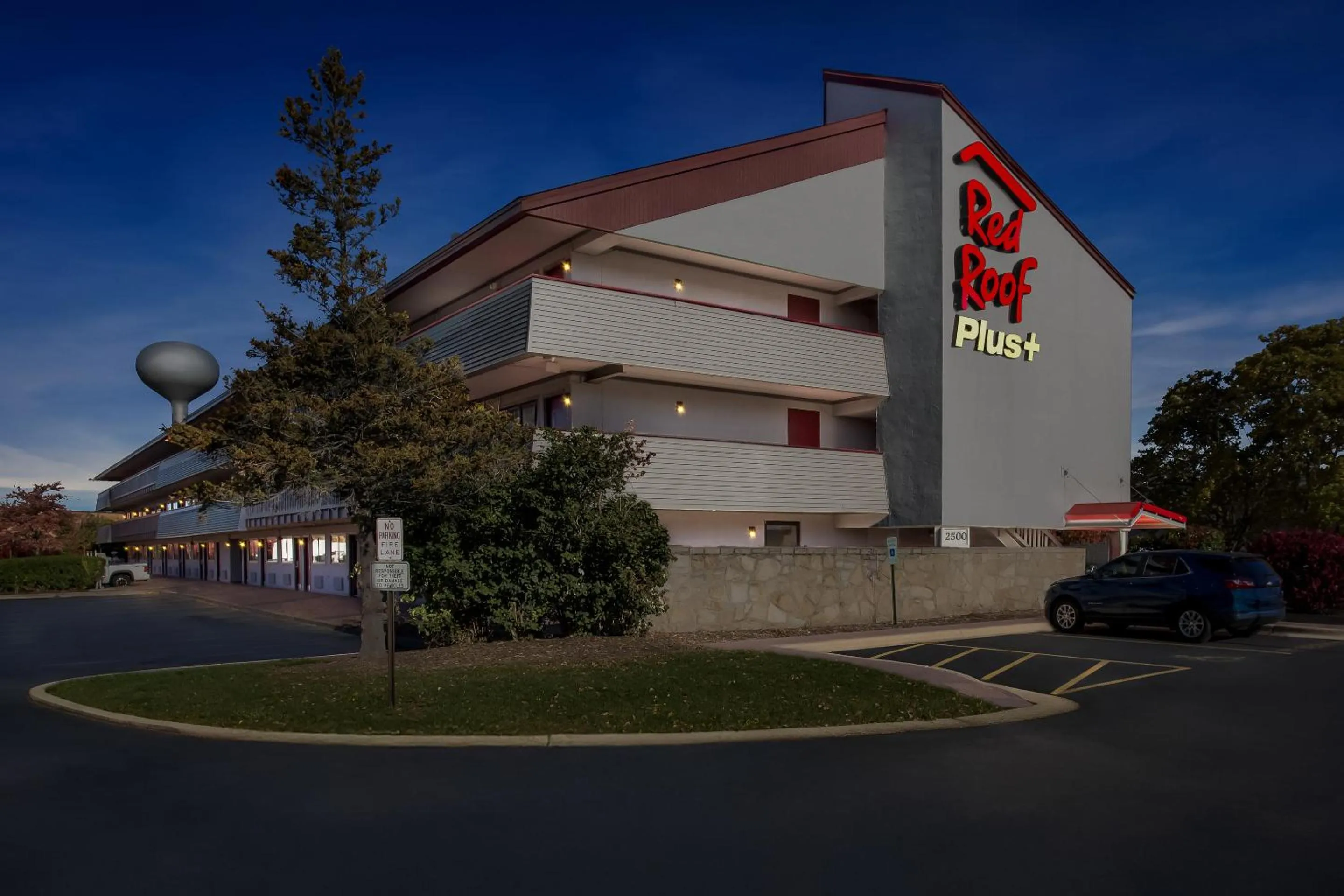 Facade/entrance in Red Roof PLUS Chicago - Hoffman Estates