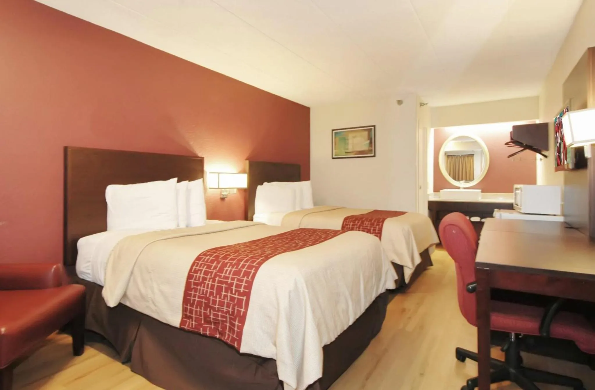 Guests, Bed in Red Roof PLUS Chicago - Hoffman Estates