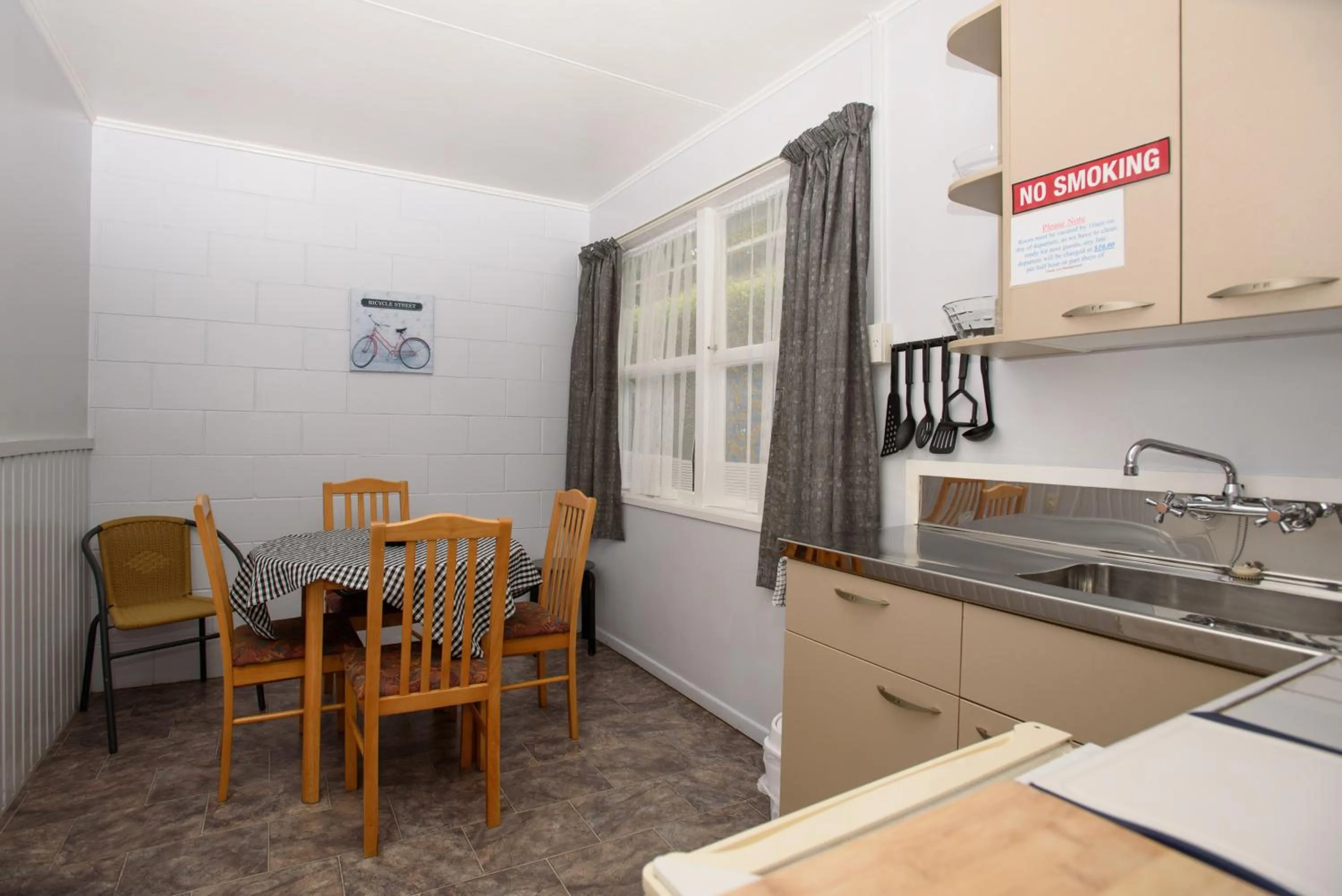 Dining area in Kauri Lodge Motel