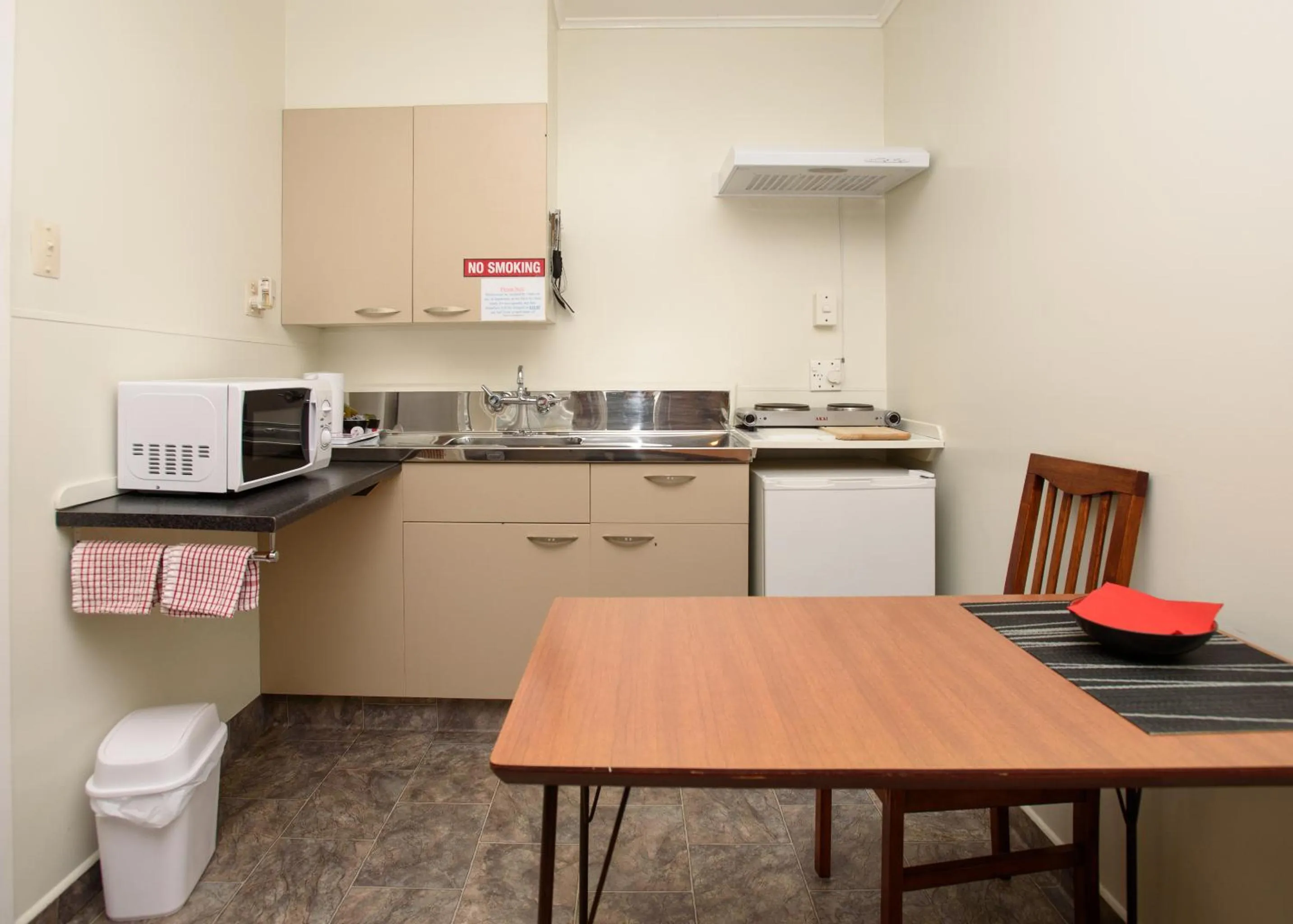 Kitchen or kitchenette in Kauri Lodge Motel