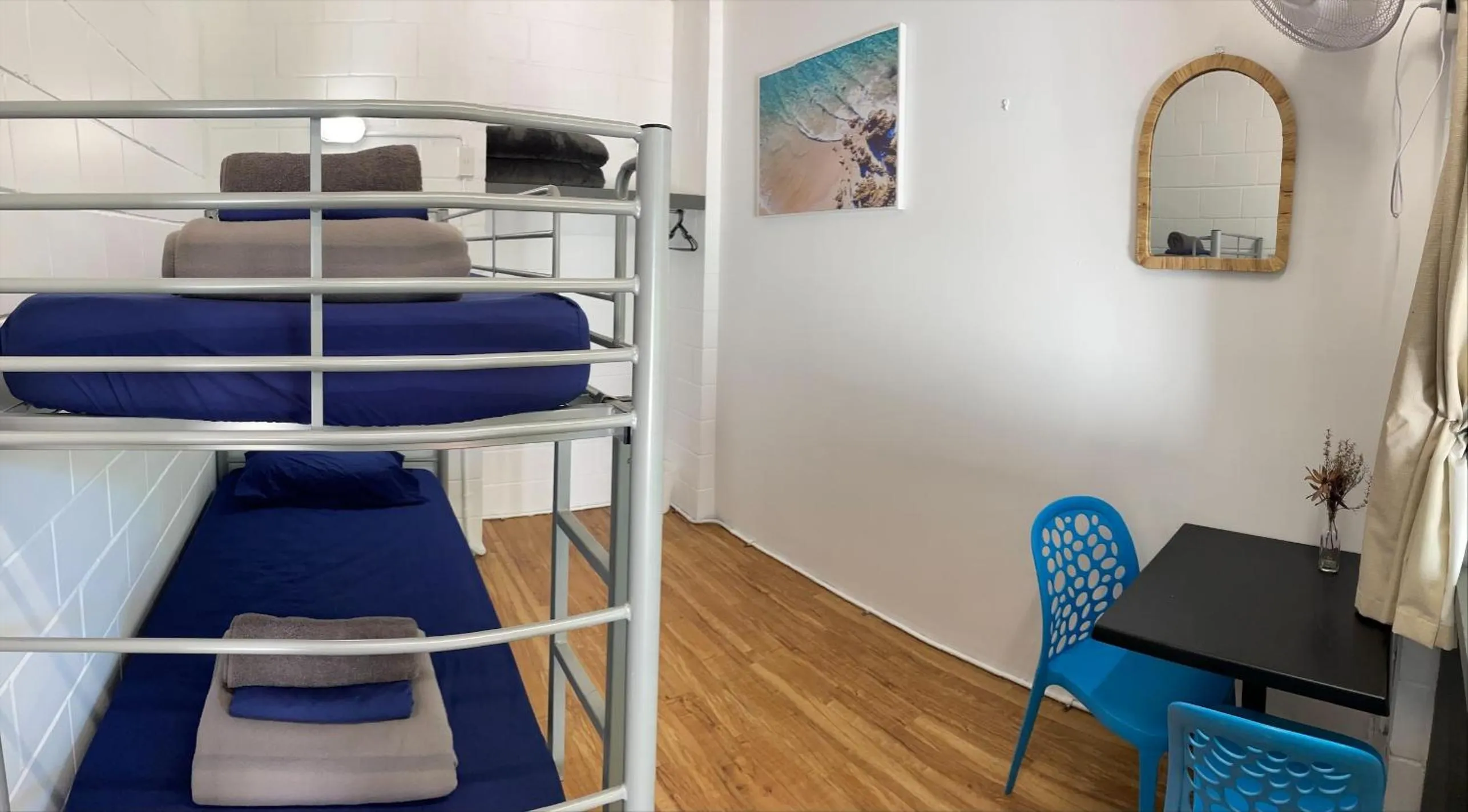 bunk bed, Bed in YHA Coolangatta Gold Coast