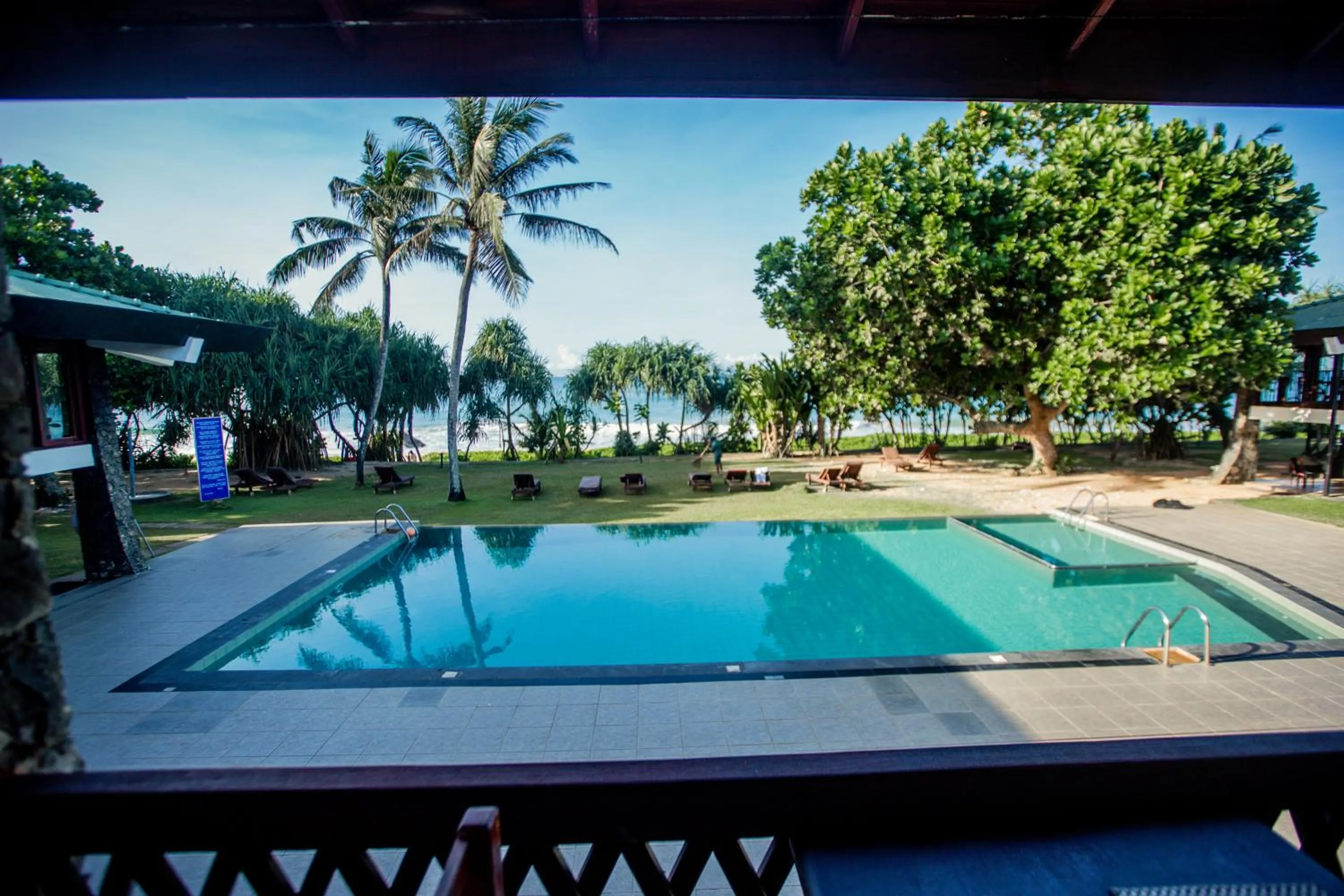Swimming pool in Koggala Beach Hotel