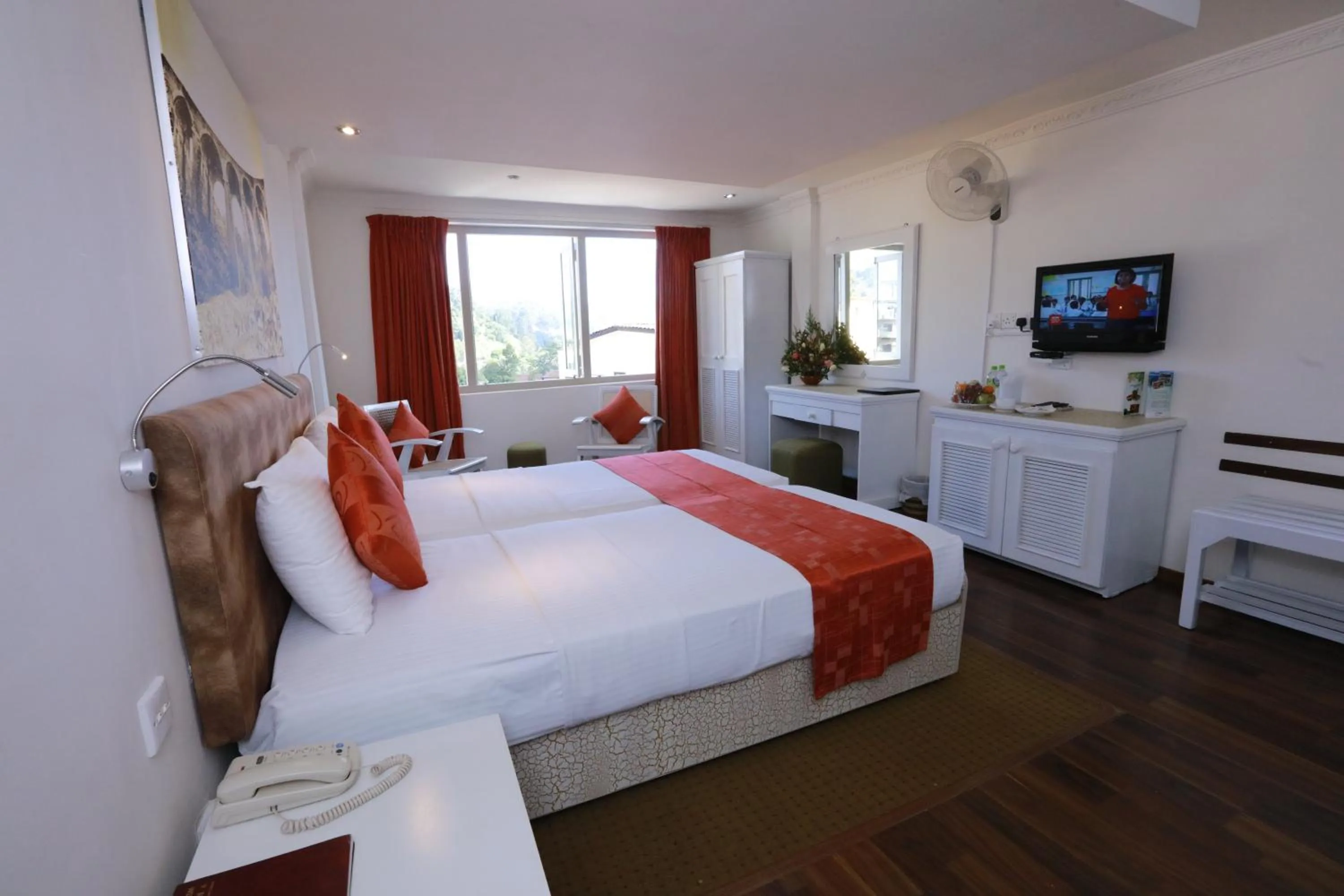 Photo of the whole room, Bed in Orient Hotel