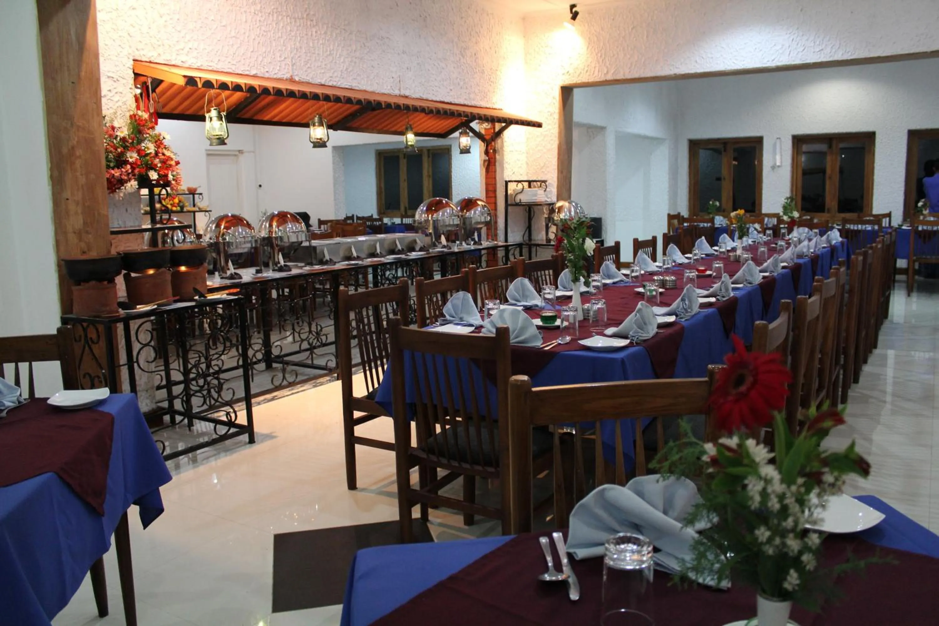 Restaurant/places to eat in Orient Hotel