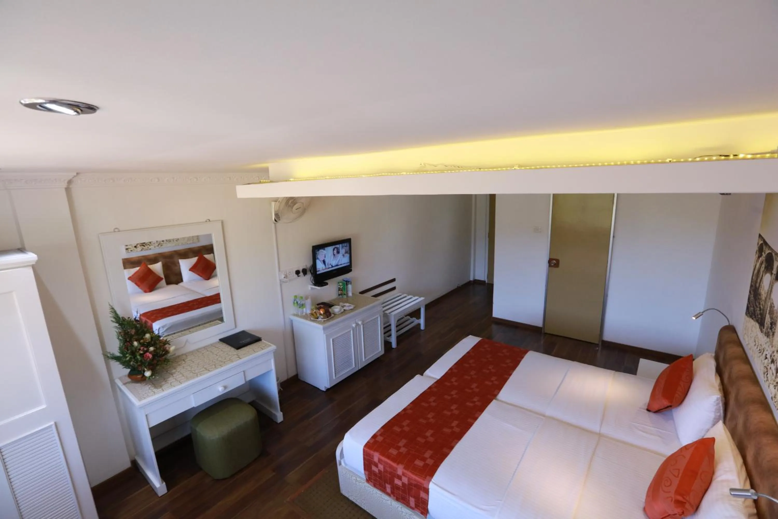 Photo of the whole room, Bed in Orient Hotel