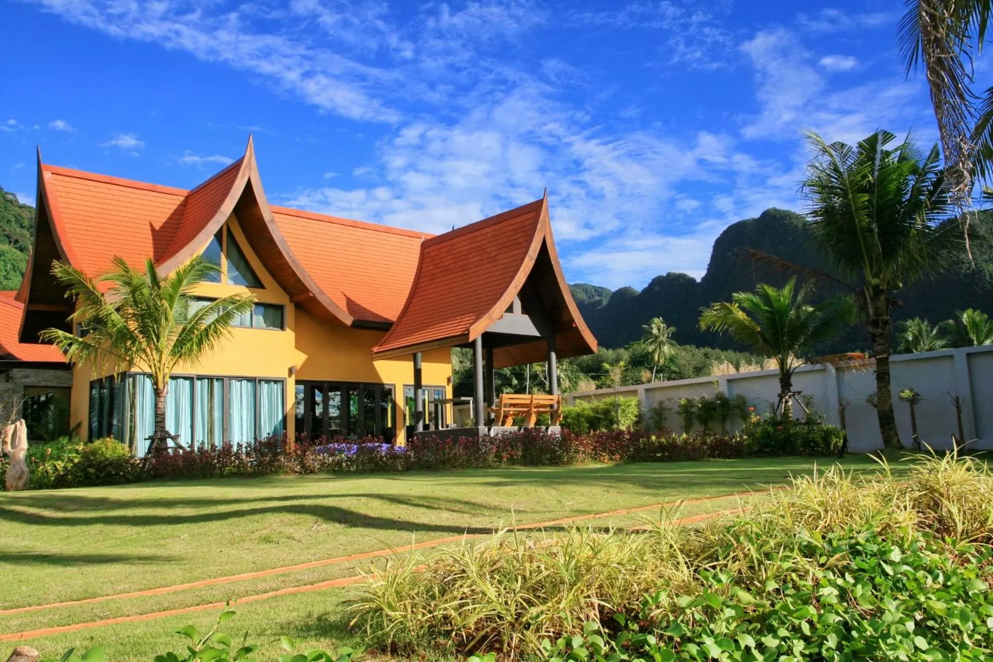 Facade/entrance in Tha Lane Bay Villas