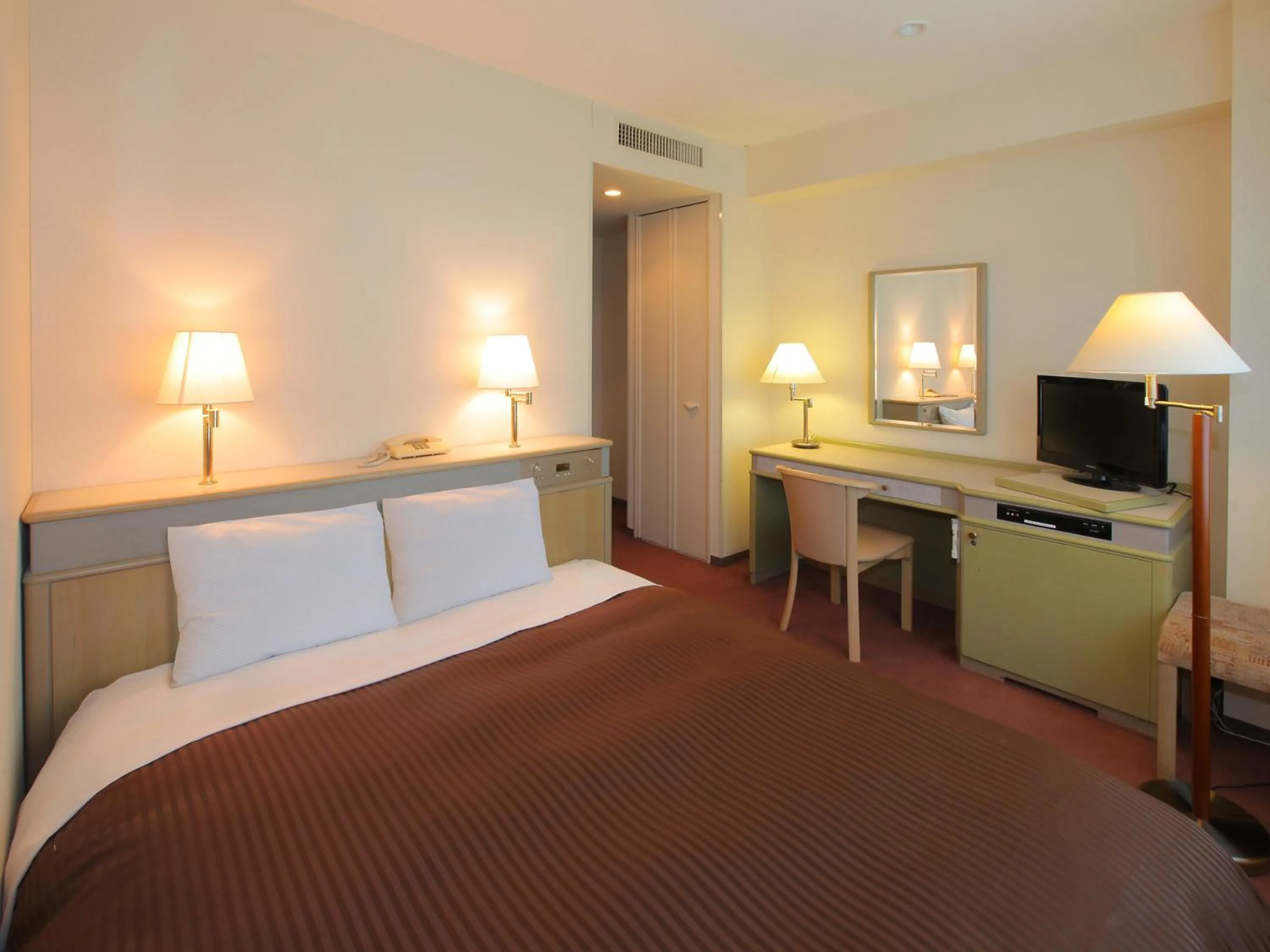 Photo of the whole room, Bed in Hotel Green Tower Makuhari