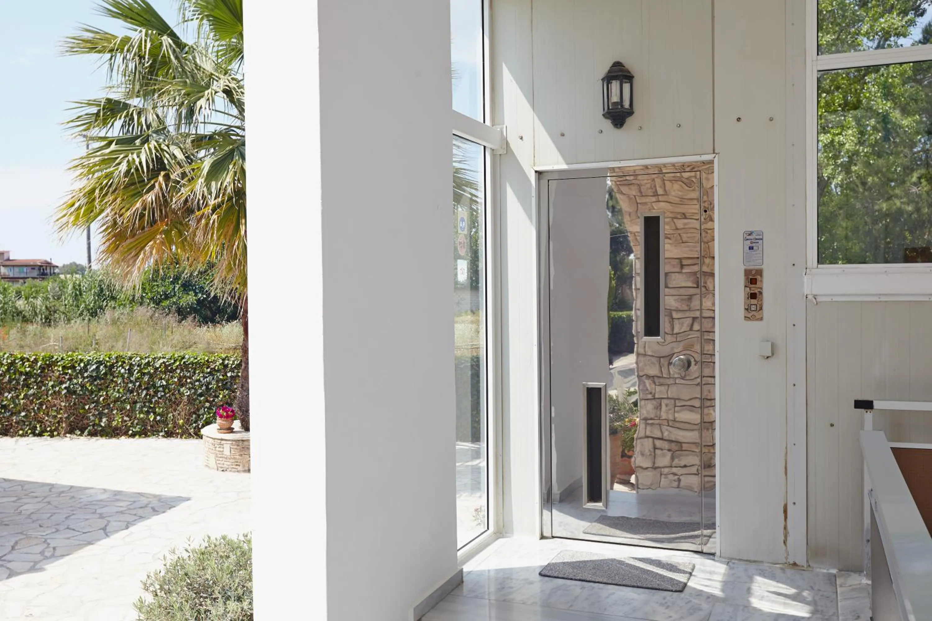 Facade/entrance in Pettas Apartments