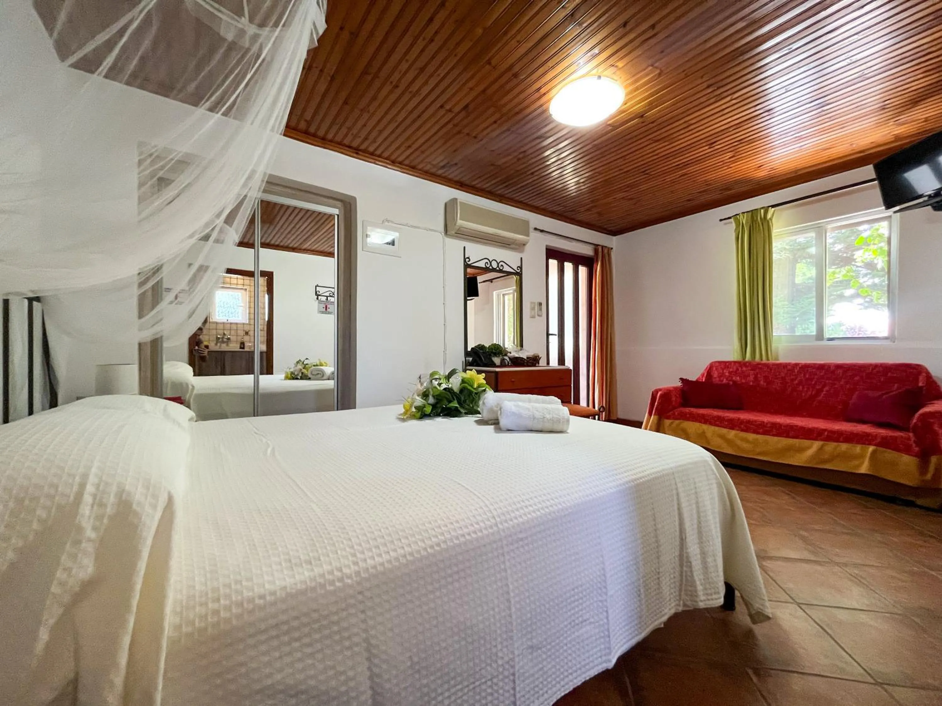 Property building, Bed in Pettas Apartments