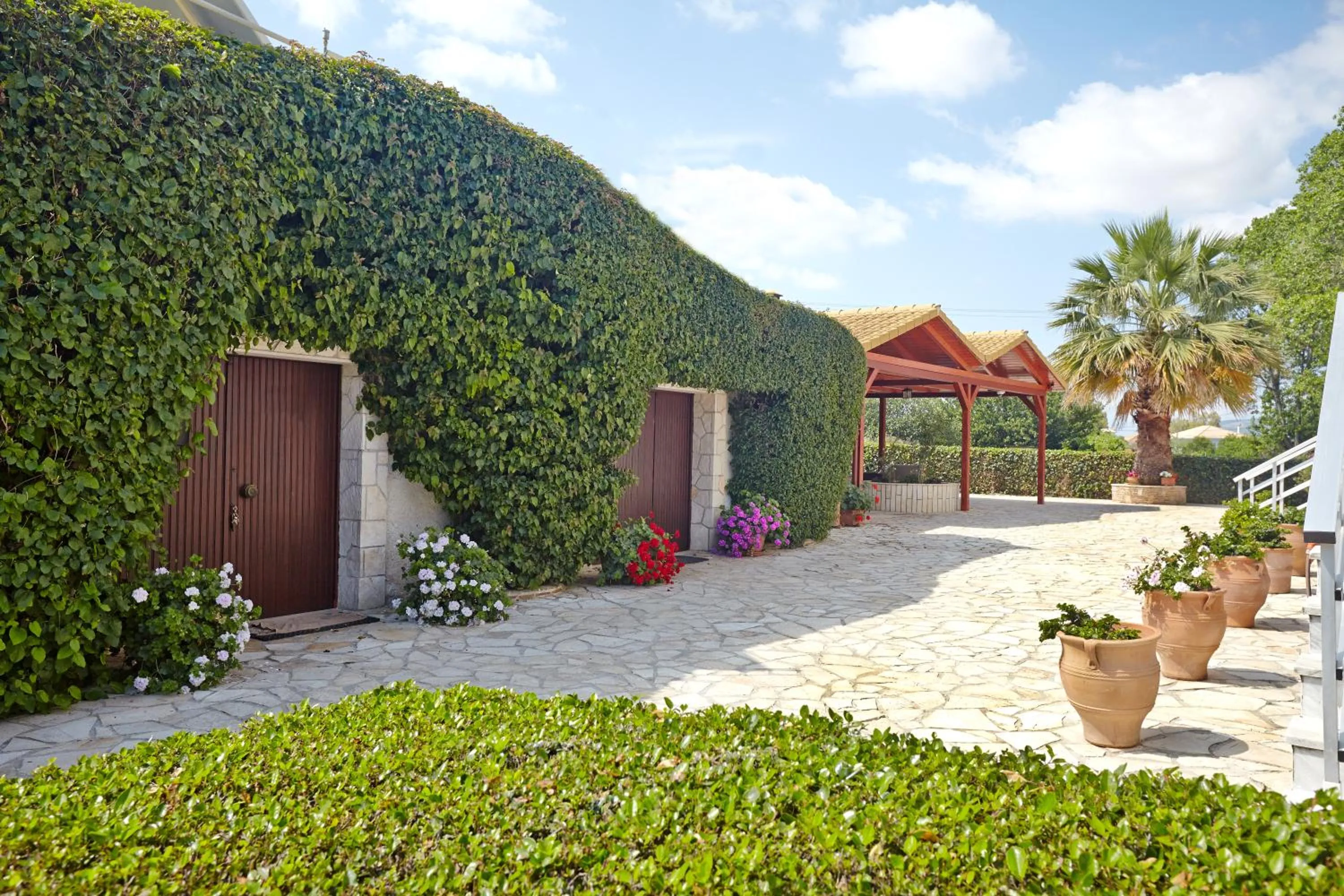 Facade/entrance in Pettas Apartments