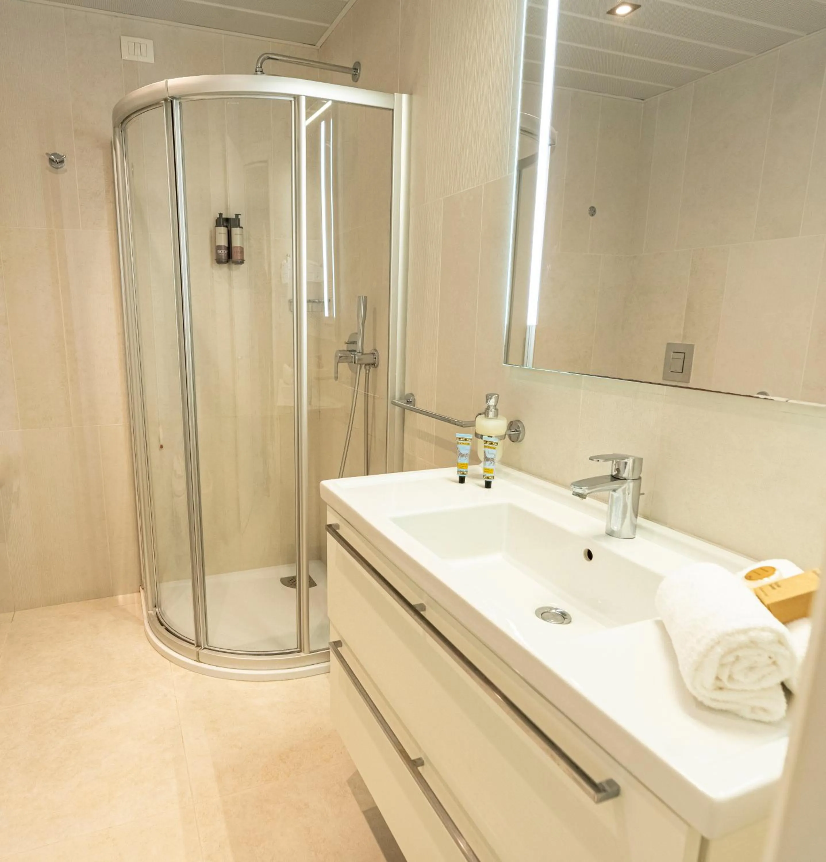 Bathroom in Mangia's Pollina Resort