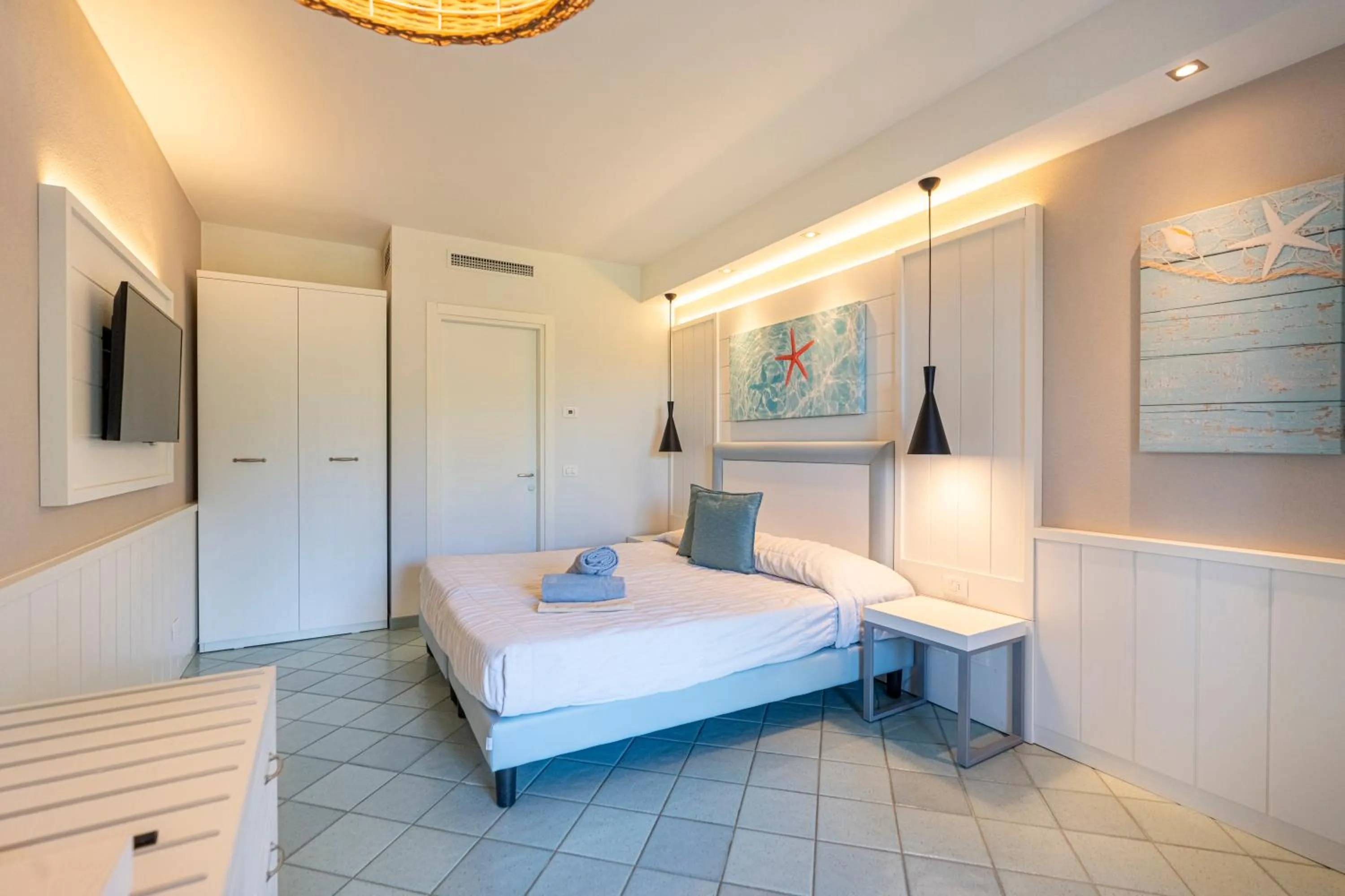 Bedroom, Bed in Mangia's Pollina Resort