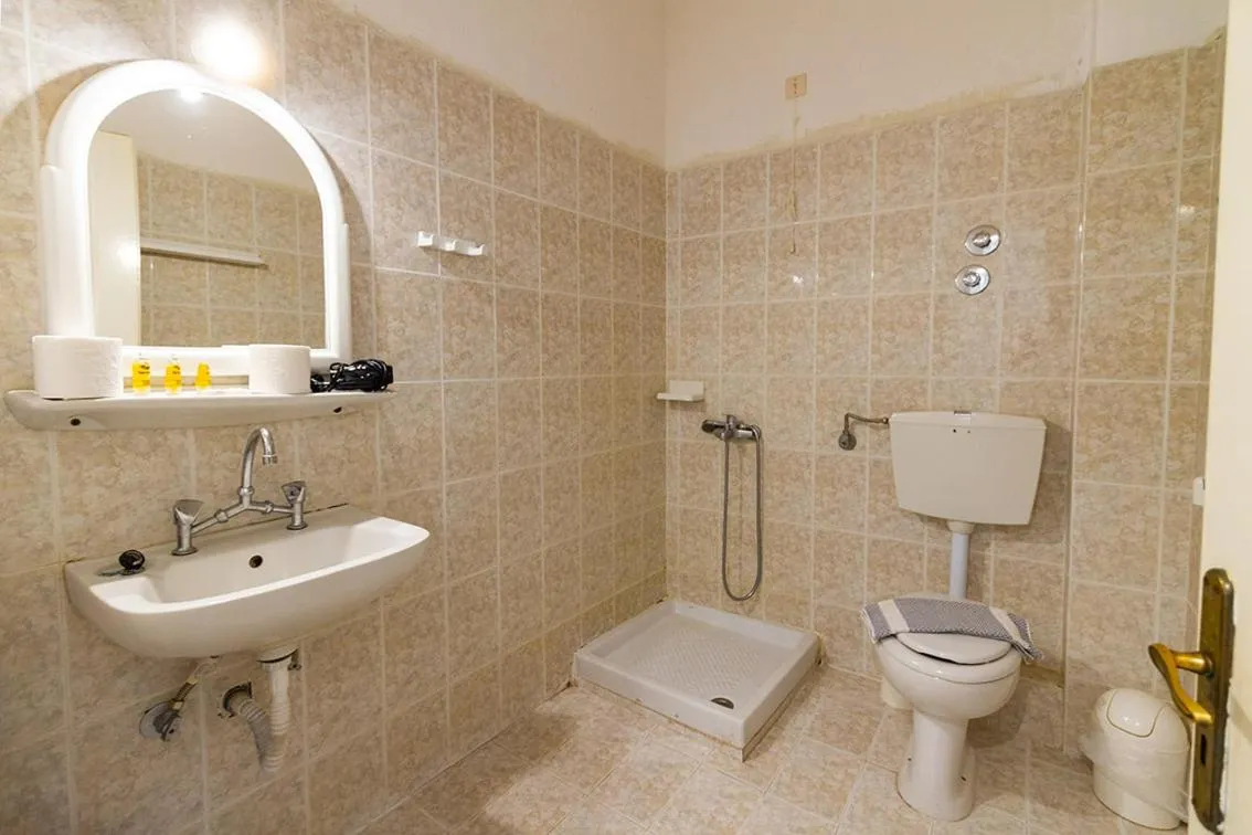 Shower in Pagona Hotel