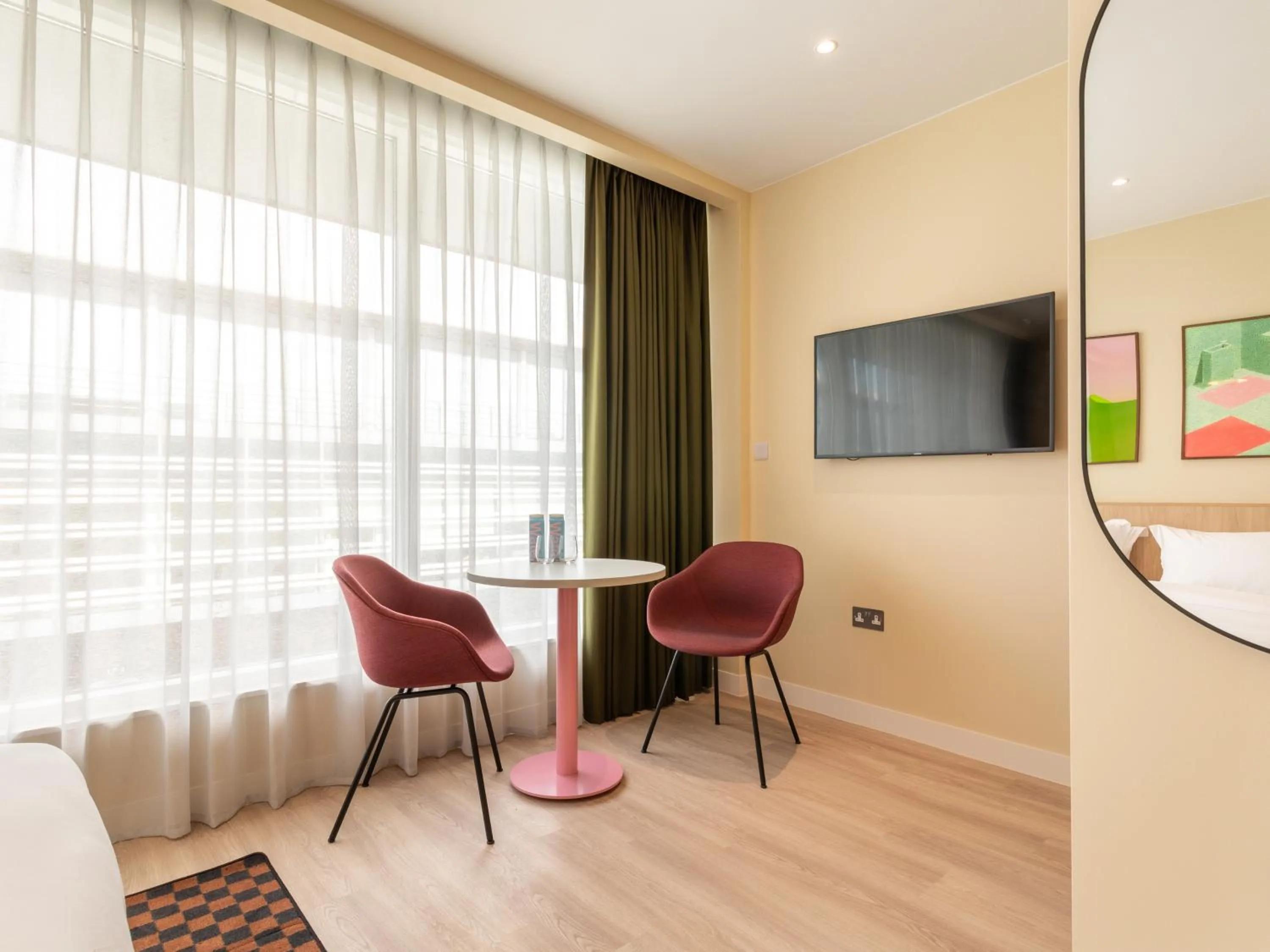 TV and multimedia in Numa Brighton Pavilion