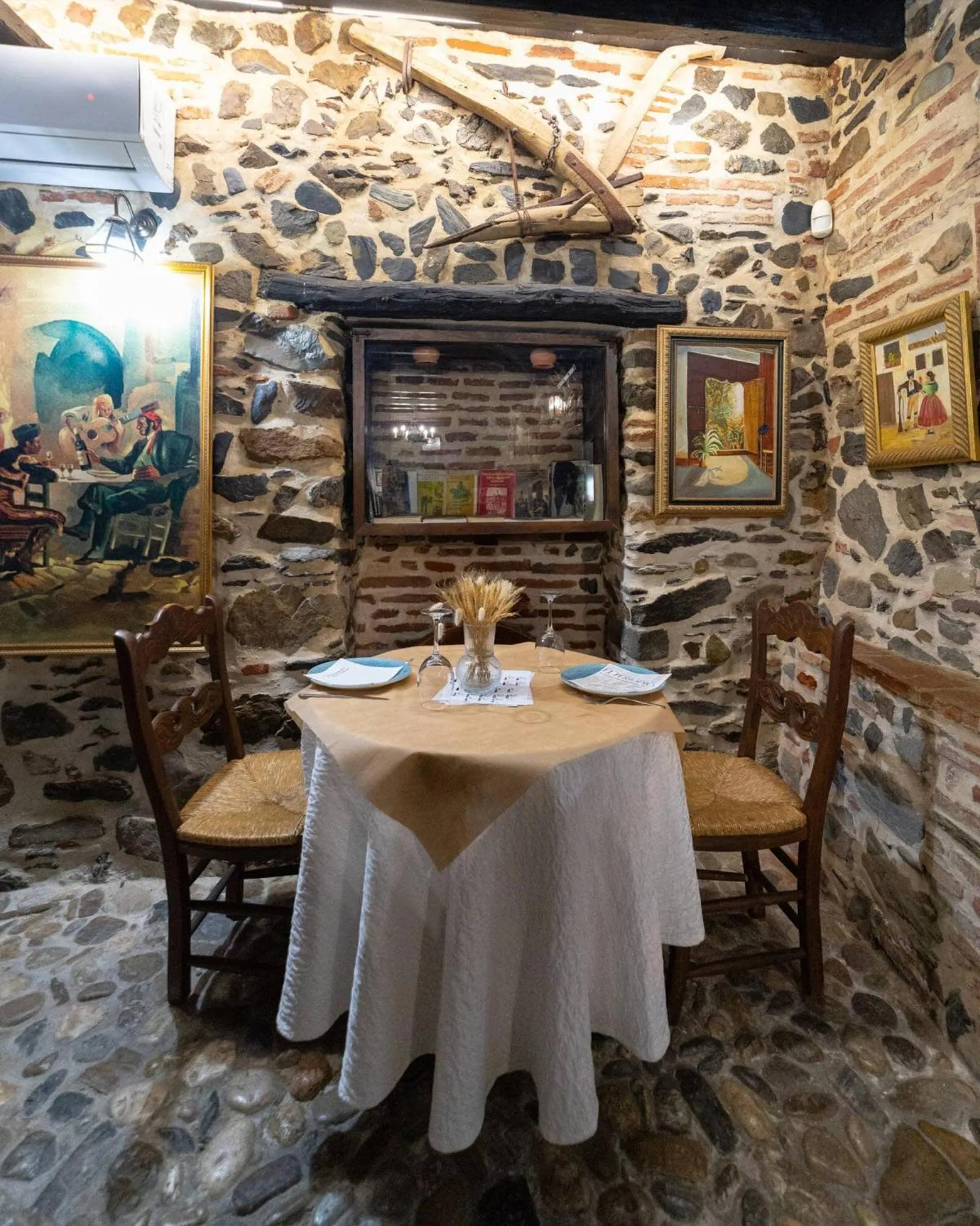 Dining area in Hotel Posada del Bandolero
