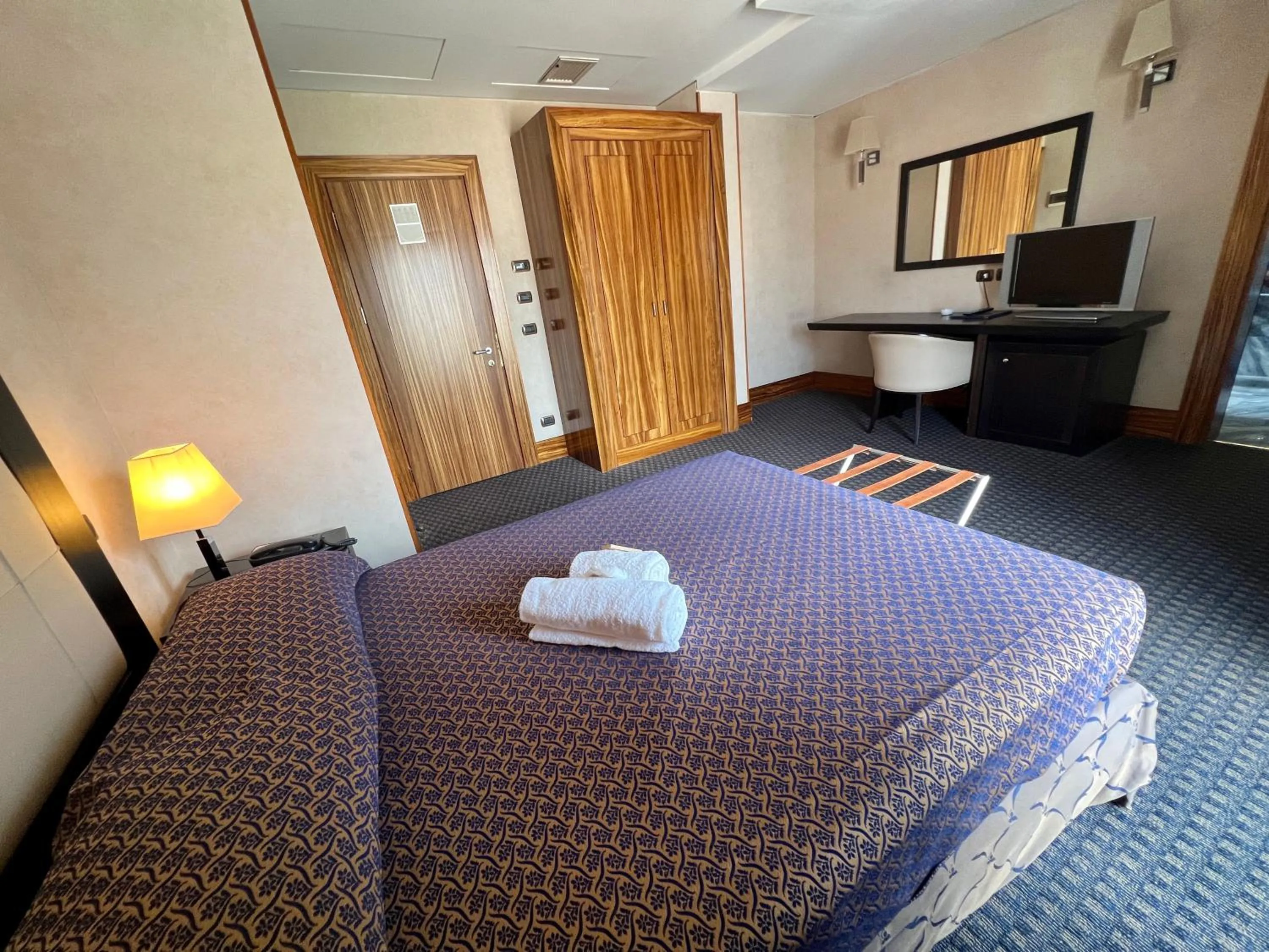 Photo of the whole room, Bed in Hotel La Fenice