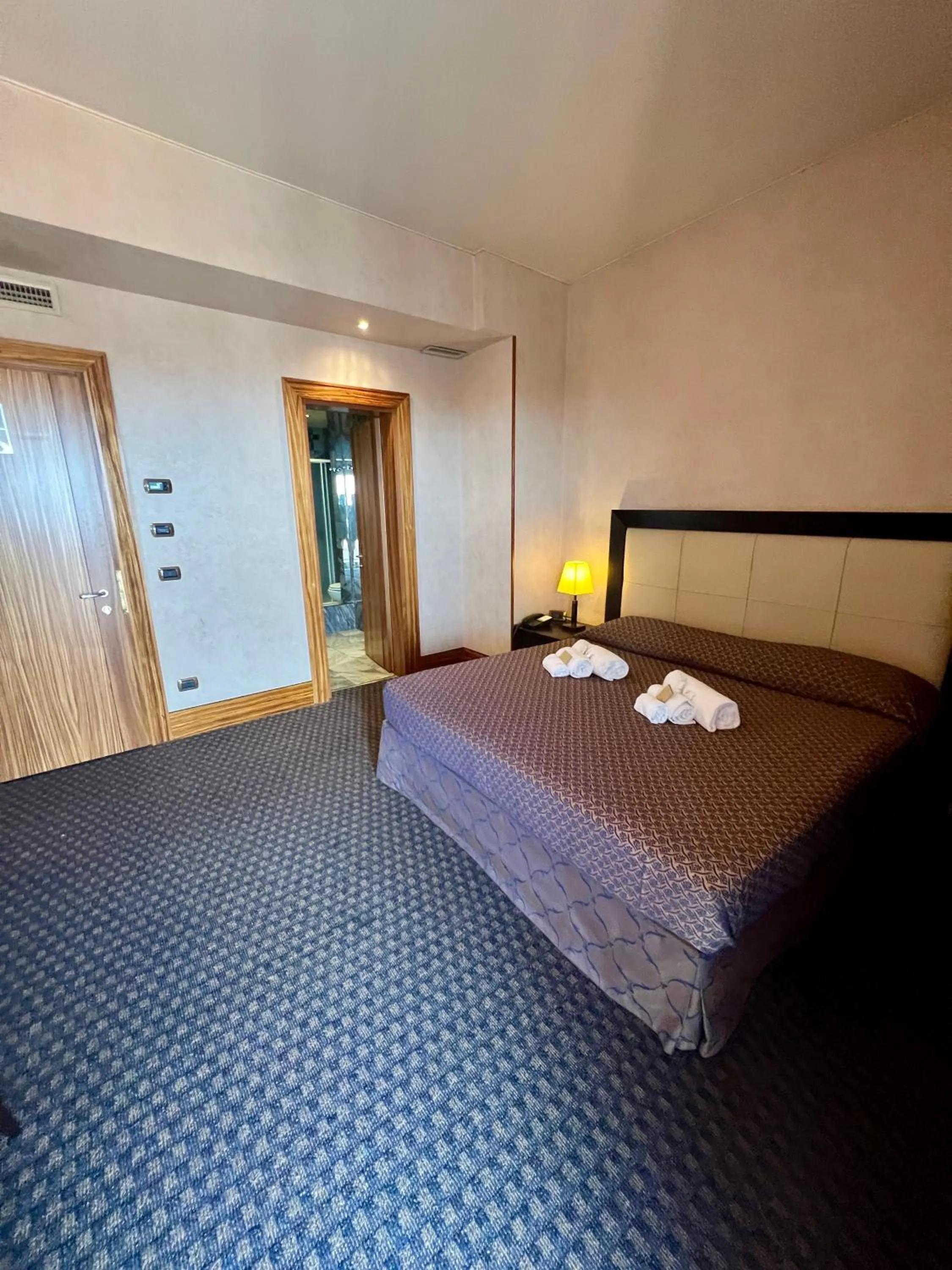 Photo of the whole room, Bed in Hotel La Fenice