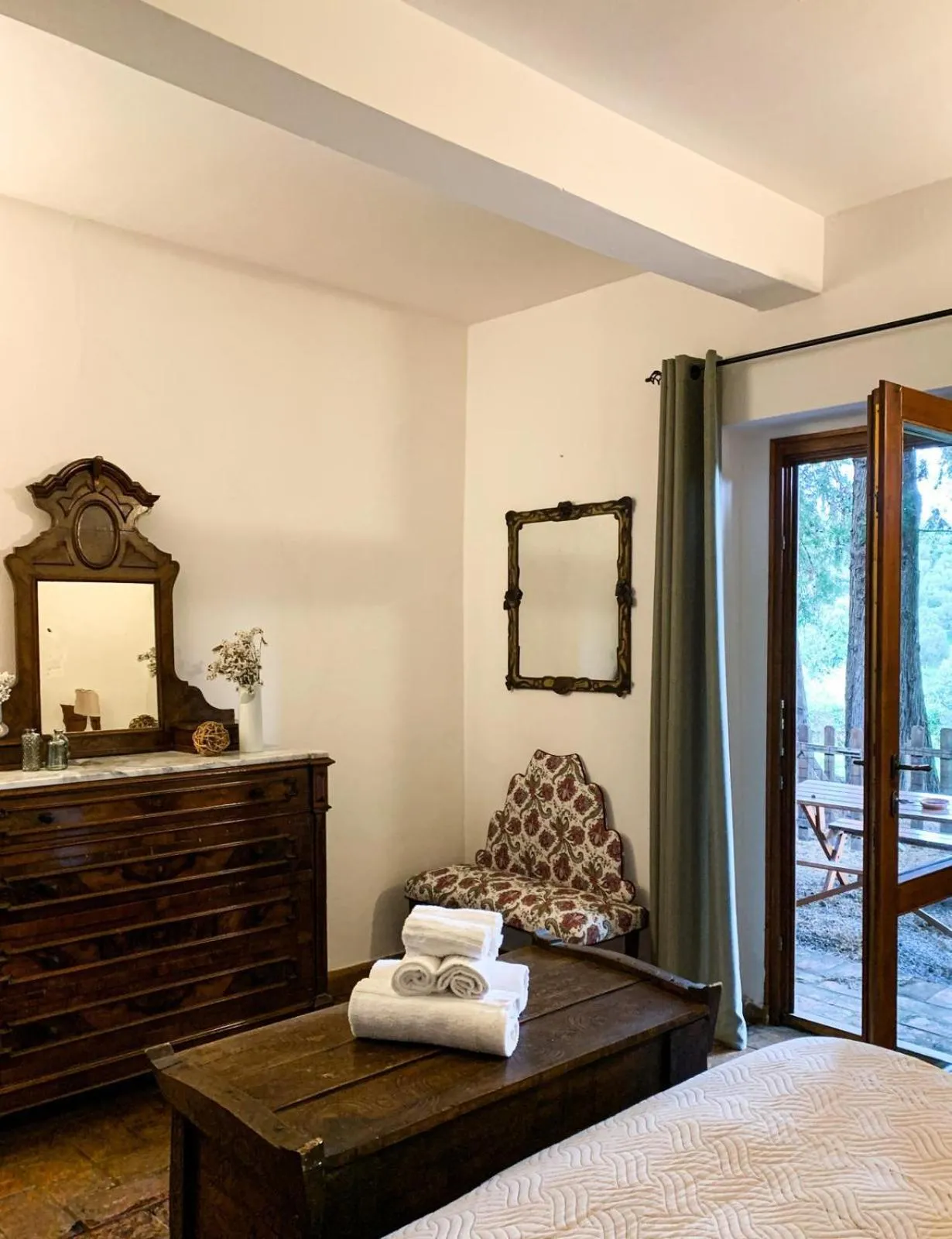 Bedroom, Bed in Dolce Vita