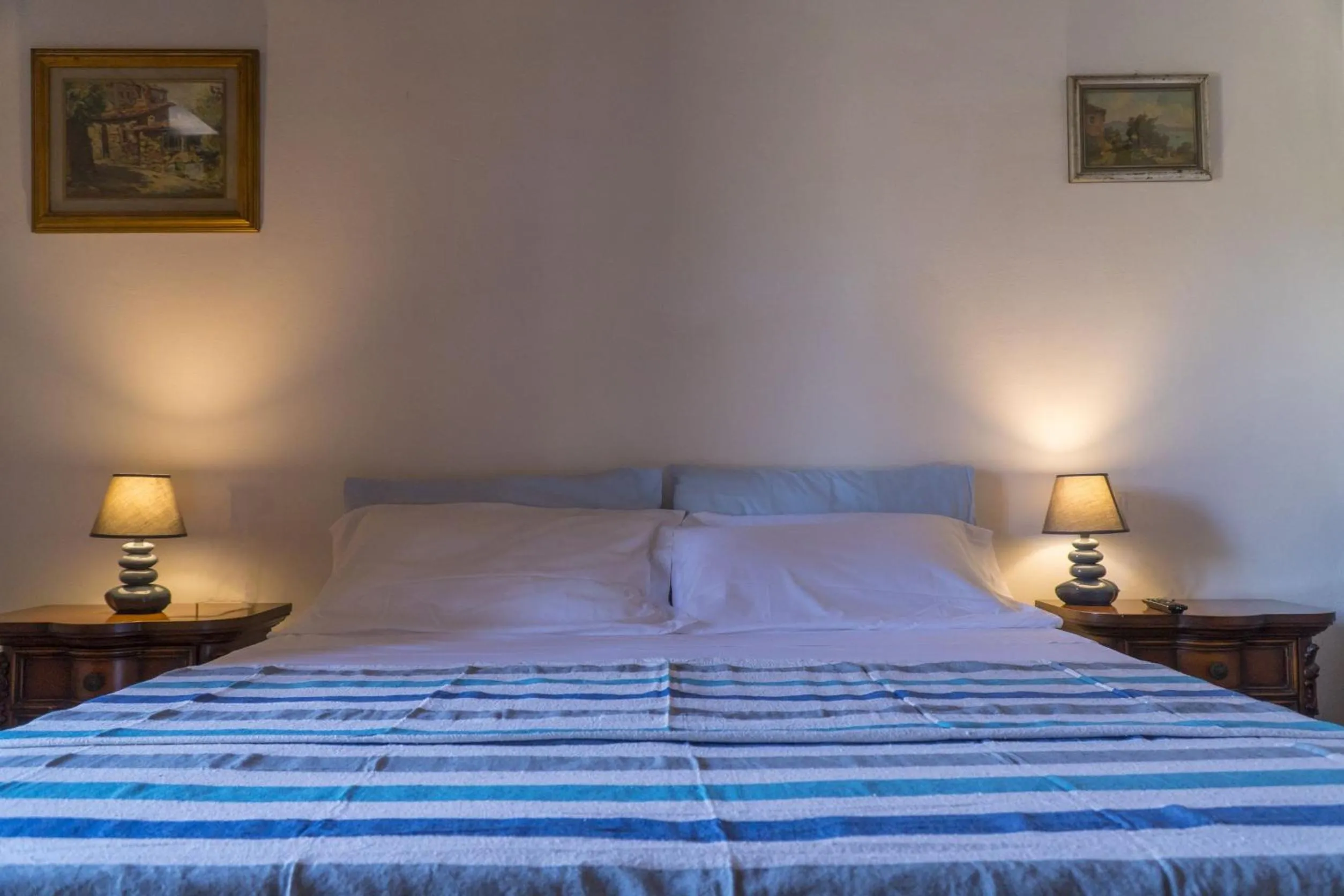 Bedroom, Bed in Dolce Vita