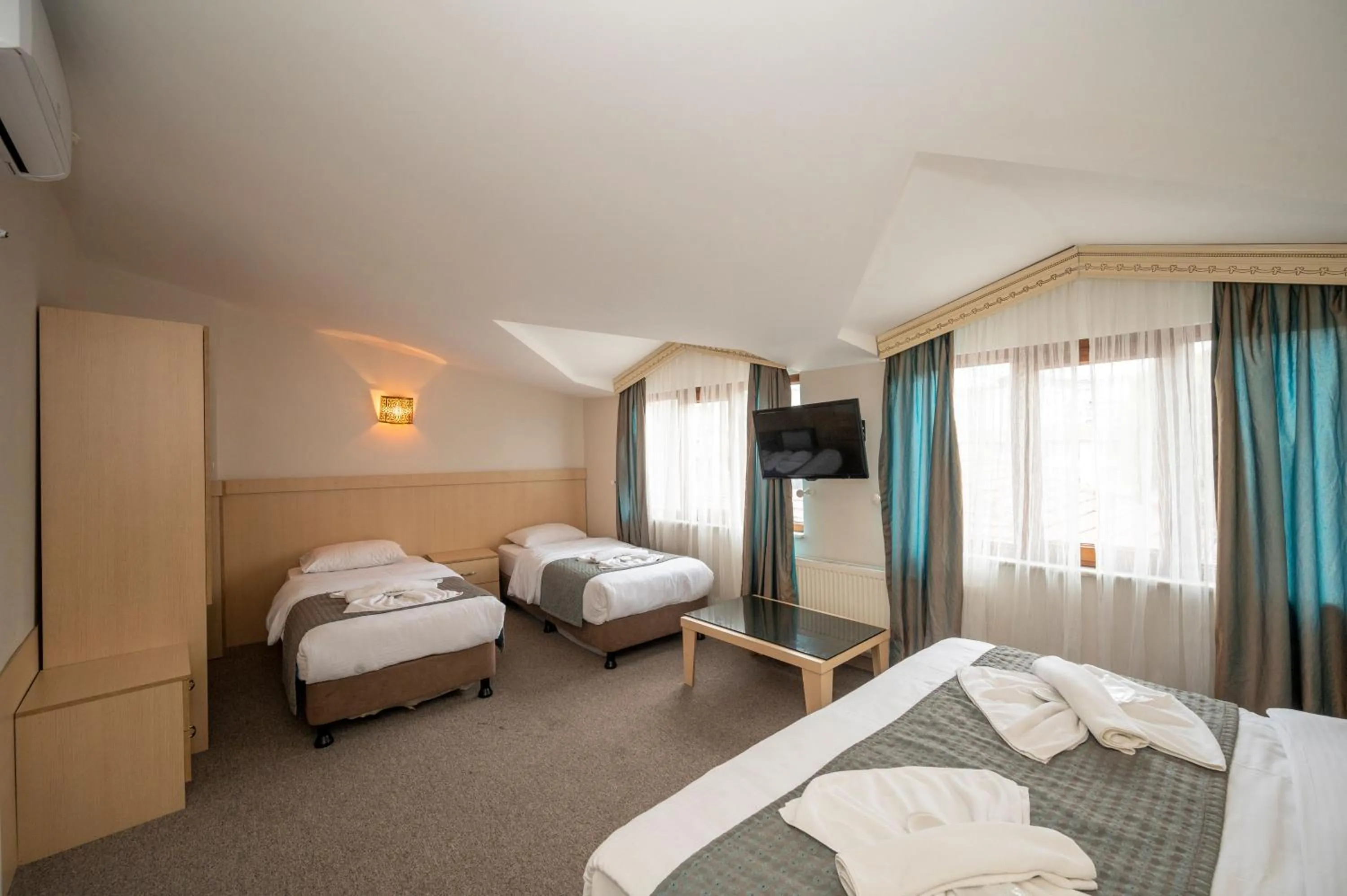 Photo of the whole room, Bed in Hotel Melita