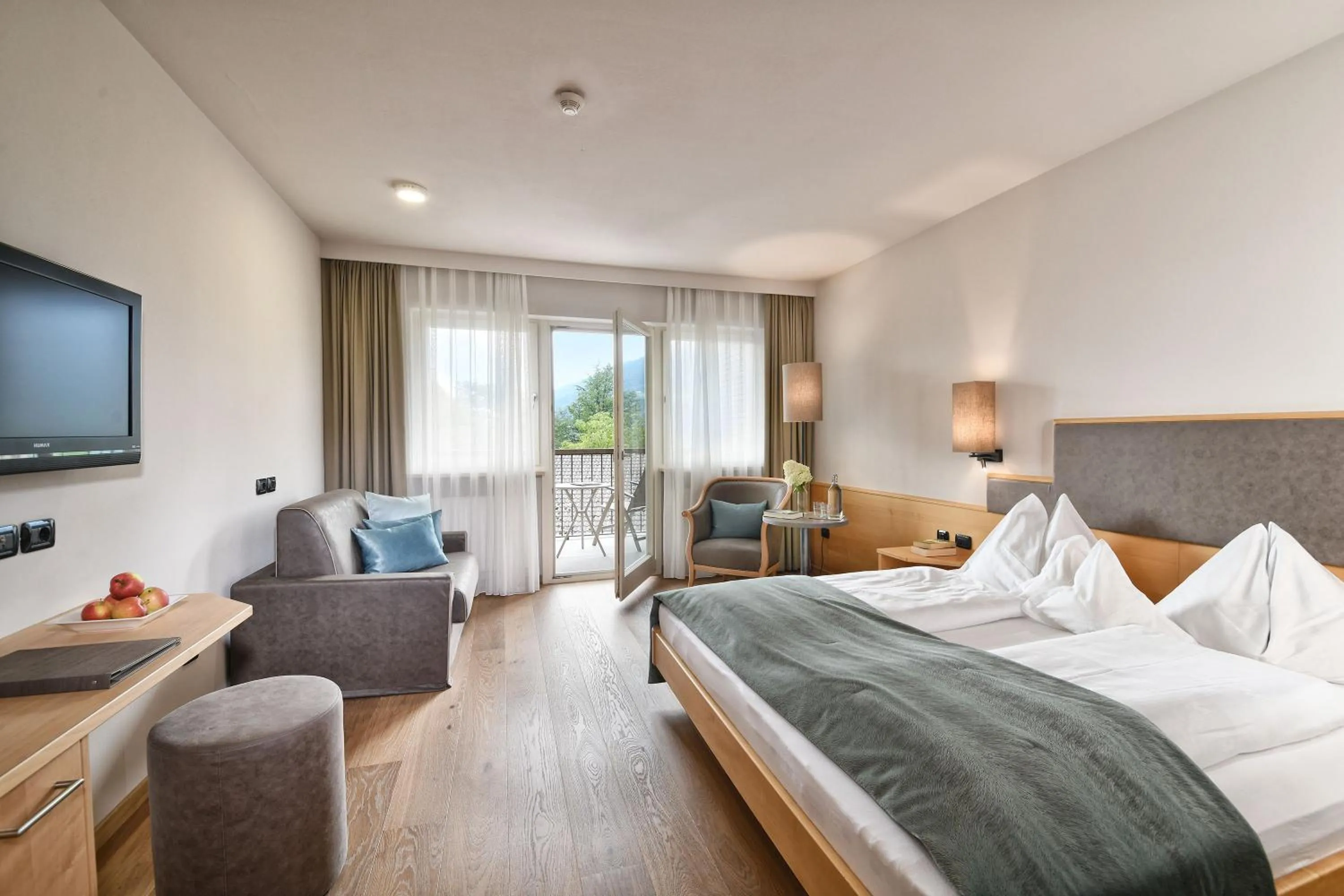 Photo of the whole room, Bed in Hotel Das Stachelburg