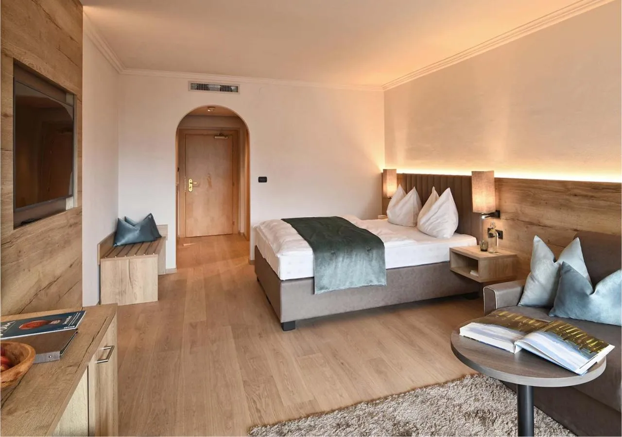 Photo of the whole room, Bed in Hotel Das Stachelburg