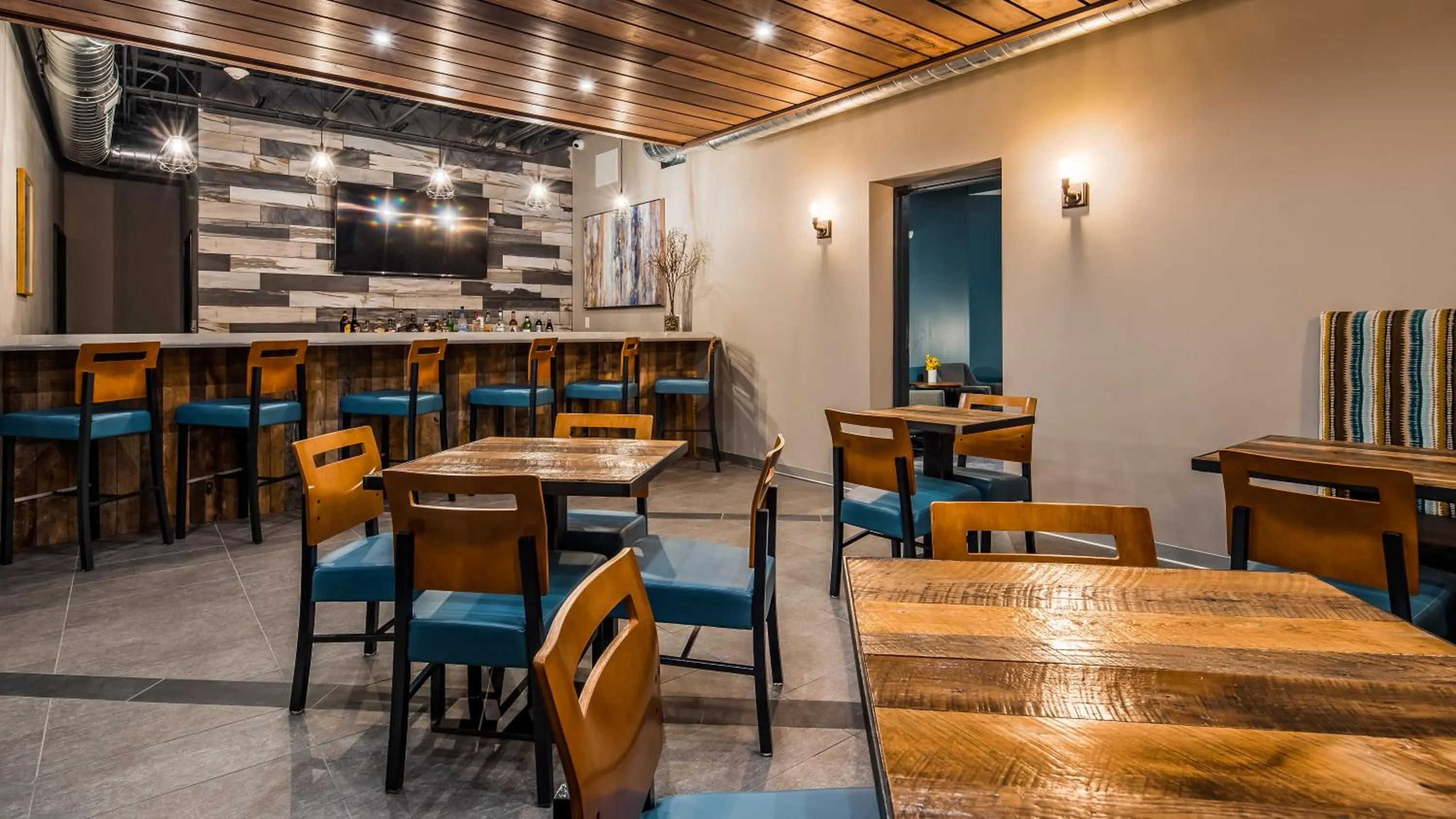 Lounge or bar in Best Western Premier Ankeny Hotel