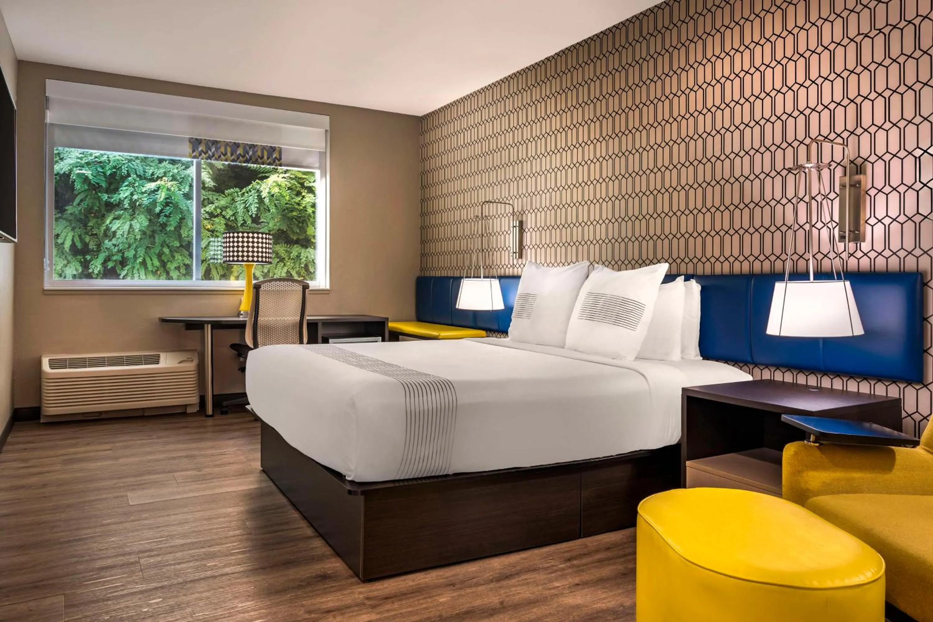 Bedroom, Bed in GLo Hotel Asheville-Blue Ridge Parkway