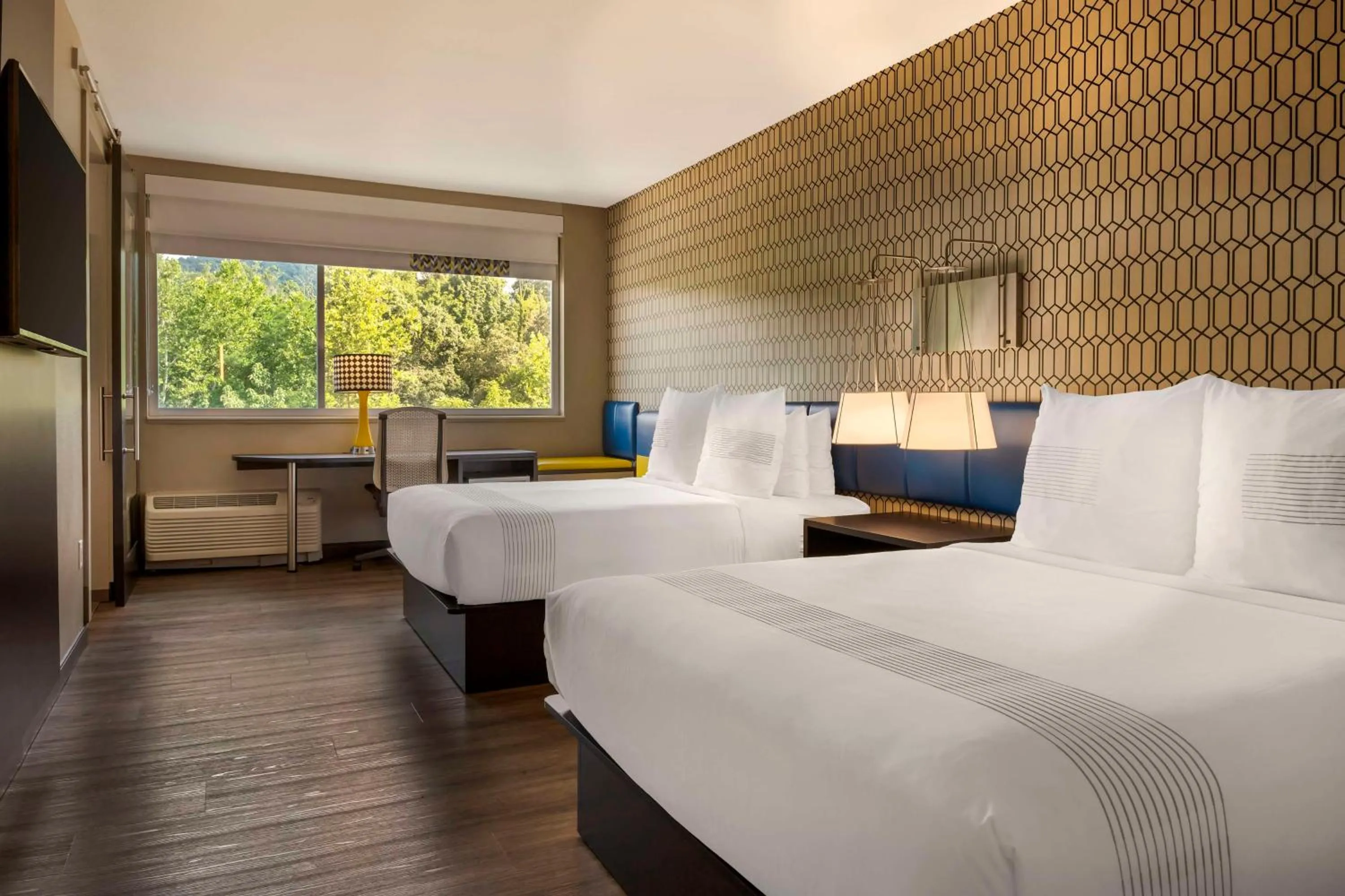 Bedroom, Bed in GLo Hotel Asheville-Blue Ridge Parkway