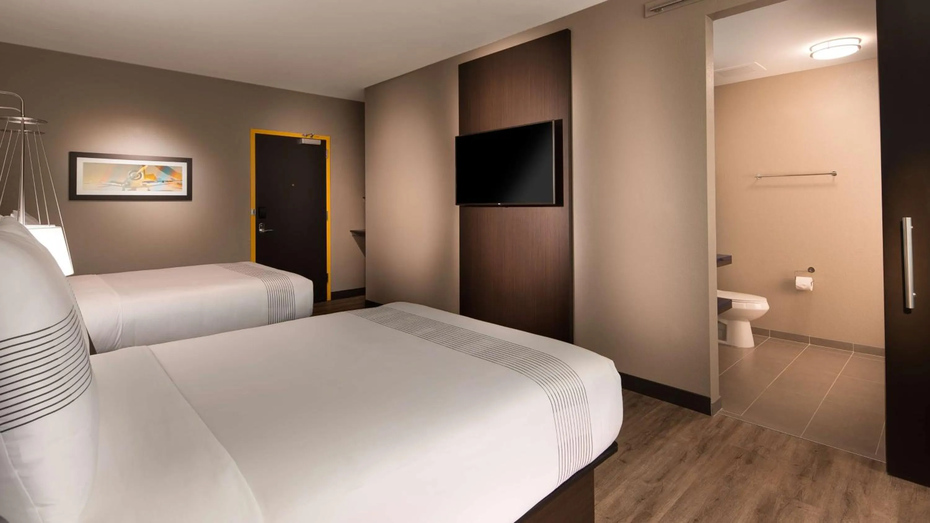 Photo of the whole room, Bed in GLō Best Western Asheville Tunnel Road