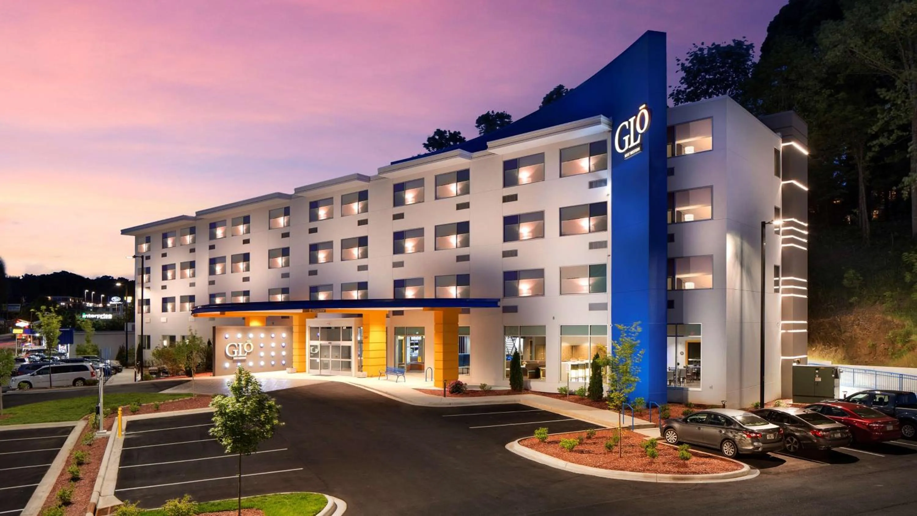 Property Building in GLō Best Western Asheville Tunnel Road