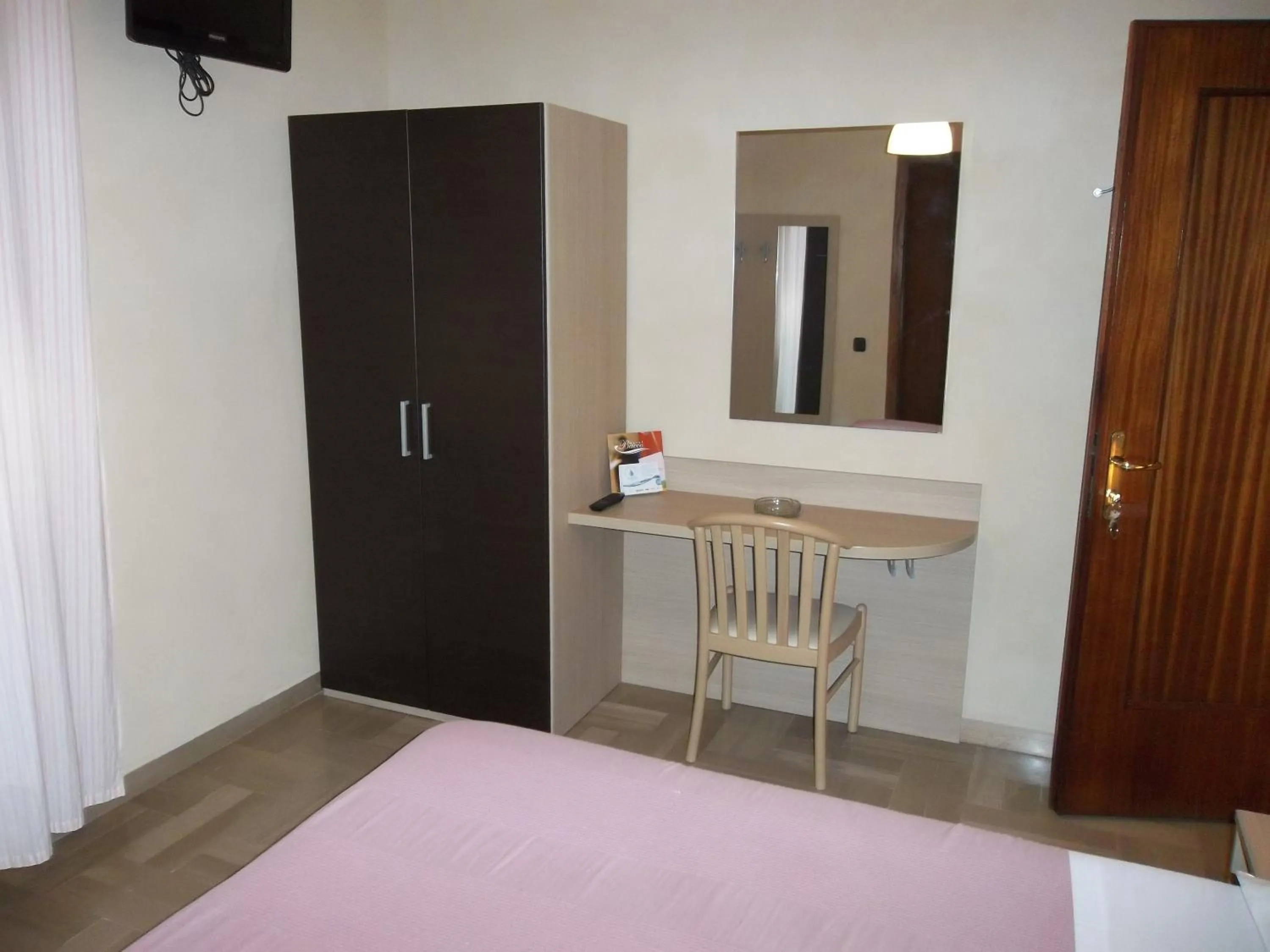 Seating area, Bed in Hotel Bacco Rooms and Breakfast